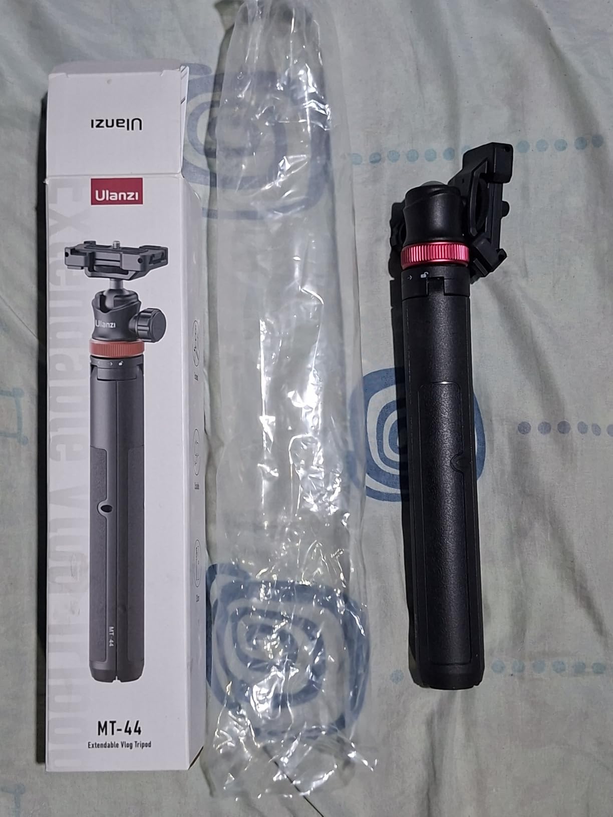 ULANZI MT-44 Auto Open Phone Tripod, 59