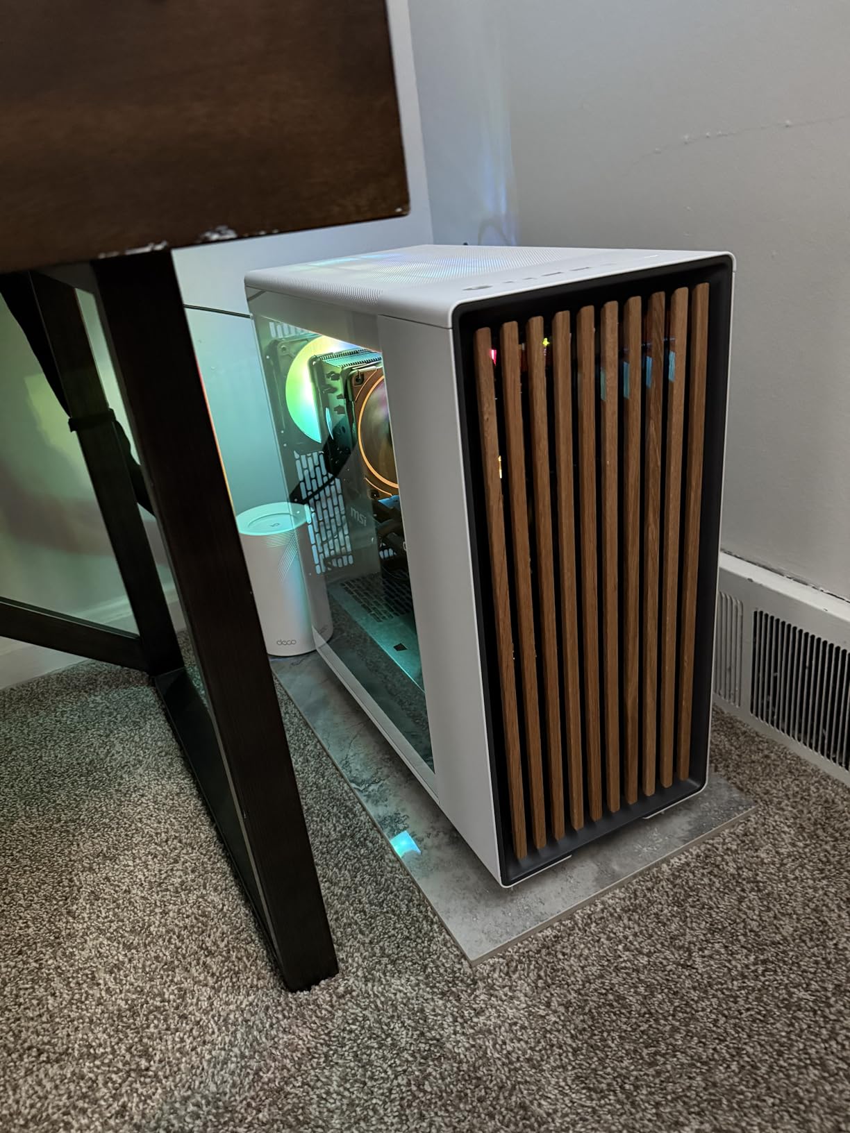 Fractal Design North - Genuine Walnut Wood Front - Mesh Side Panels - Two 140mm Aspect PWM Fans Included - Type C USB - ATX Airflow Mid Tower PC Gaming Case,Charcoal Black customer photo 1