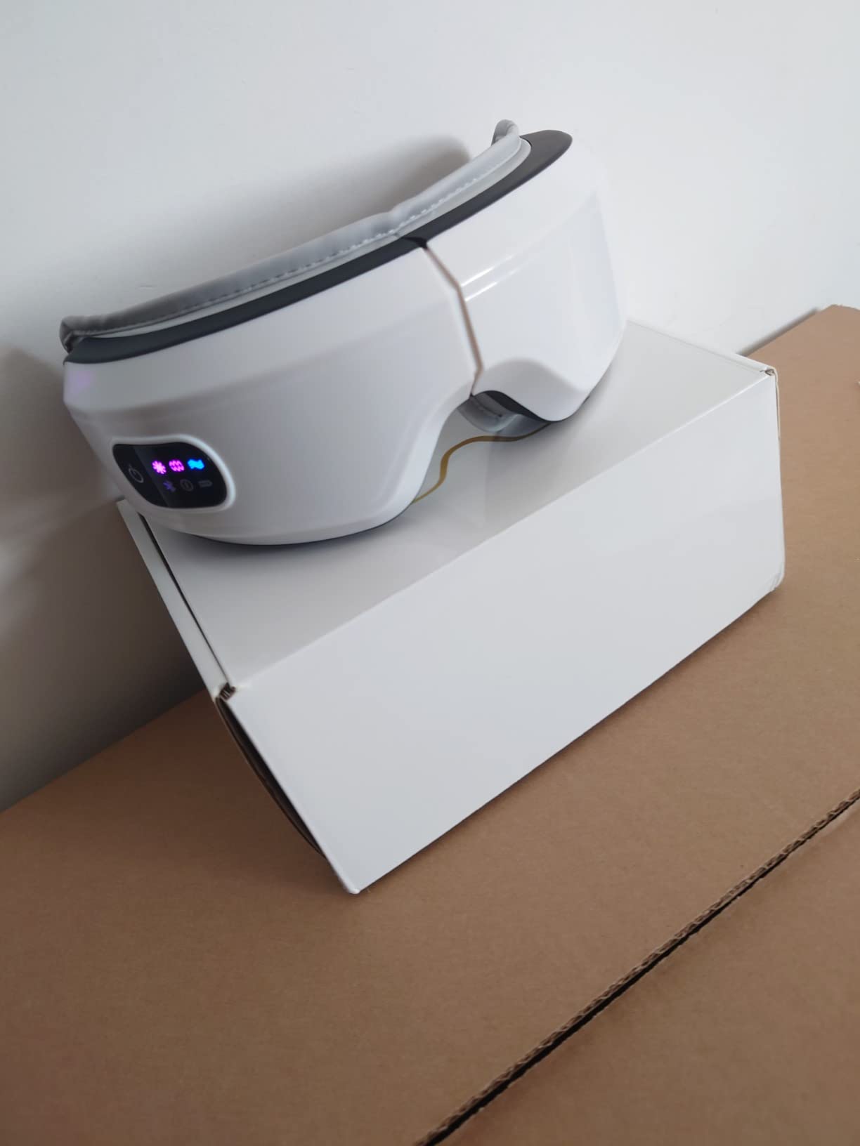 Eye Massager with Airbag Kneading,Constant Temperature Hot Compress, Multi-Frequency Vibration and Bluetooth Music (Black, Large) customer photo 1