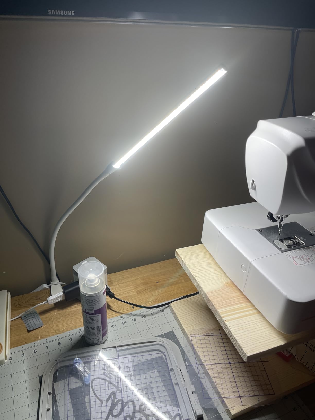 Lepro Small Desk Lamp with Clamp, LED Reading Lamps, 460LM, 5W, White | 3 Color Modes 10 Brightness, Dimmable USB Clip on Desk Light with Gooseneck Swing Arm for Nail, Home Office and Dorm customer photo 1