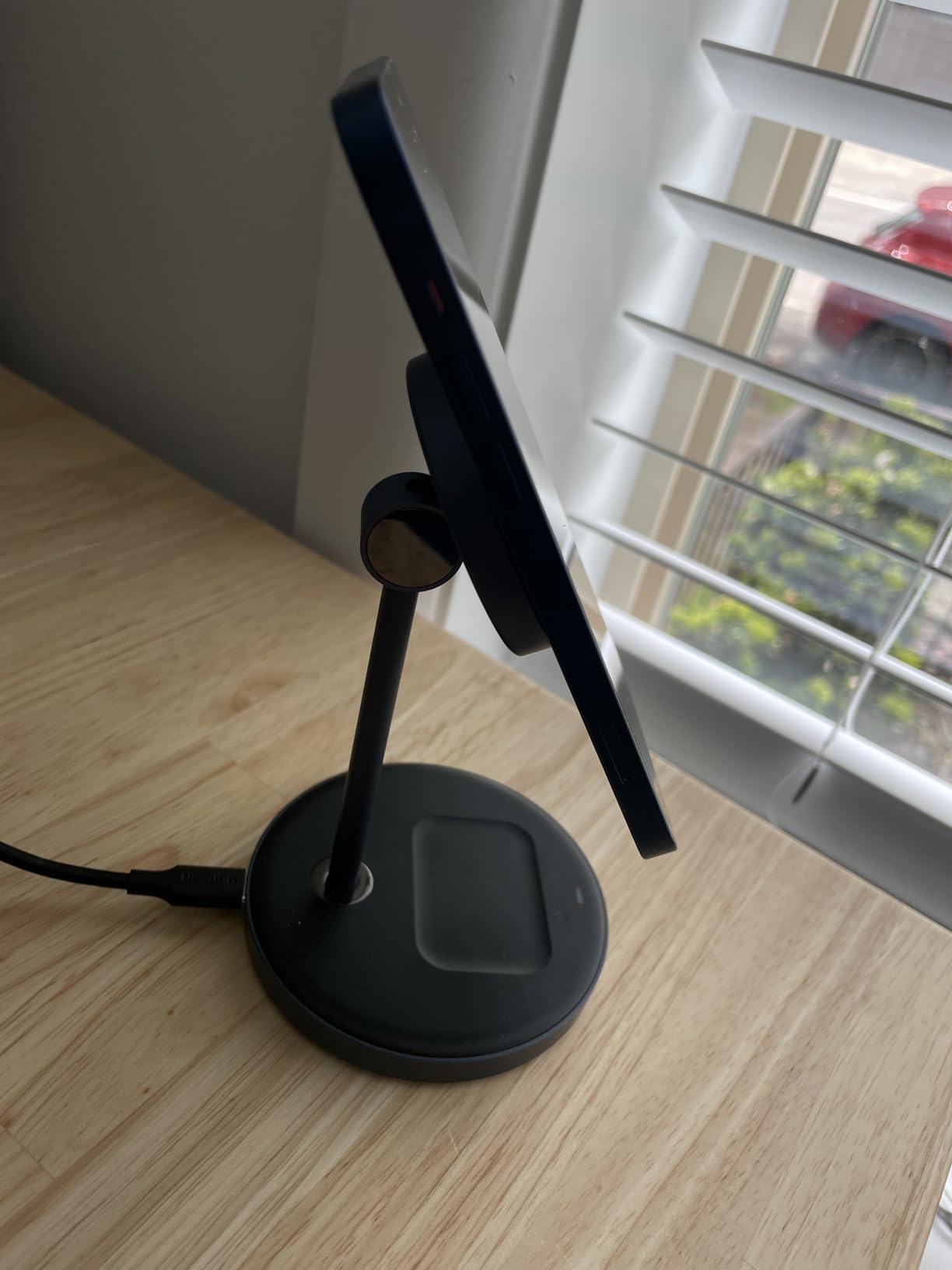 UGREEN MagFlow 2-in-1 MagSafe Compatible Wireless Charging Stand | Fast Wireless Charger for iPhone 12-17 Series and AirPods, 3FT Cable (Adapter Not Included) customer photo 1