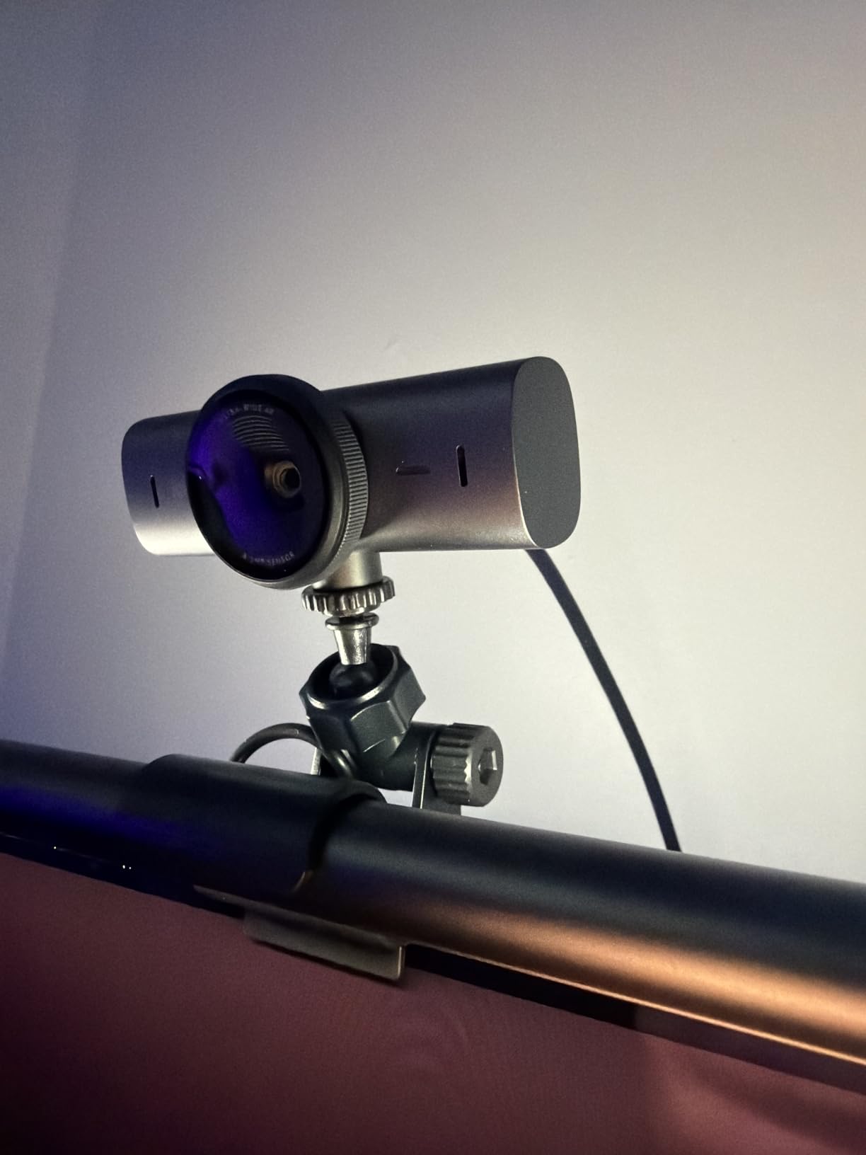 Logitech MX Brio Ultra HD 4K Webcam Collaboration and Streaming - Graphite customer photo 1