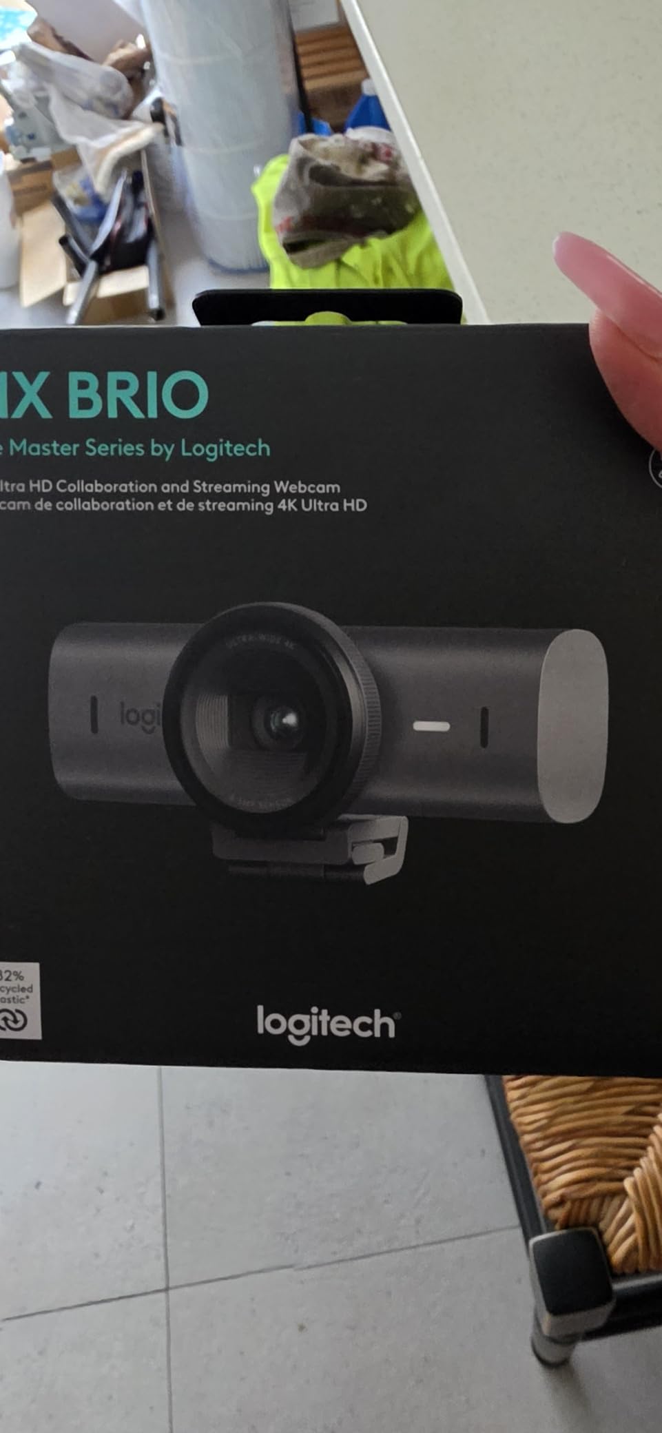 Logitech MX Brio Ultra HD 4K Webcam Collaboration and Streaming - Graphite customer photo 2