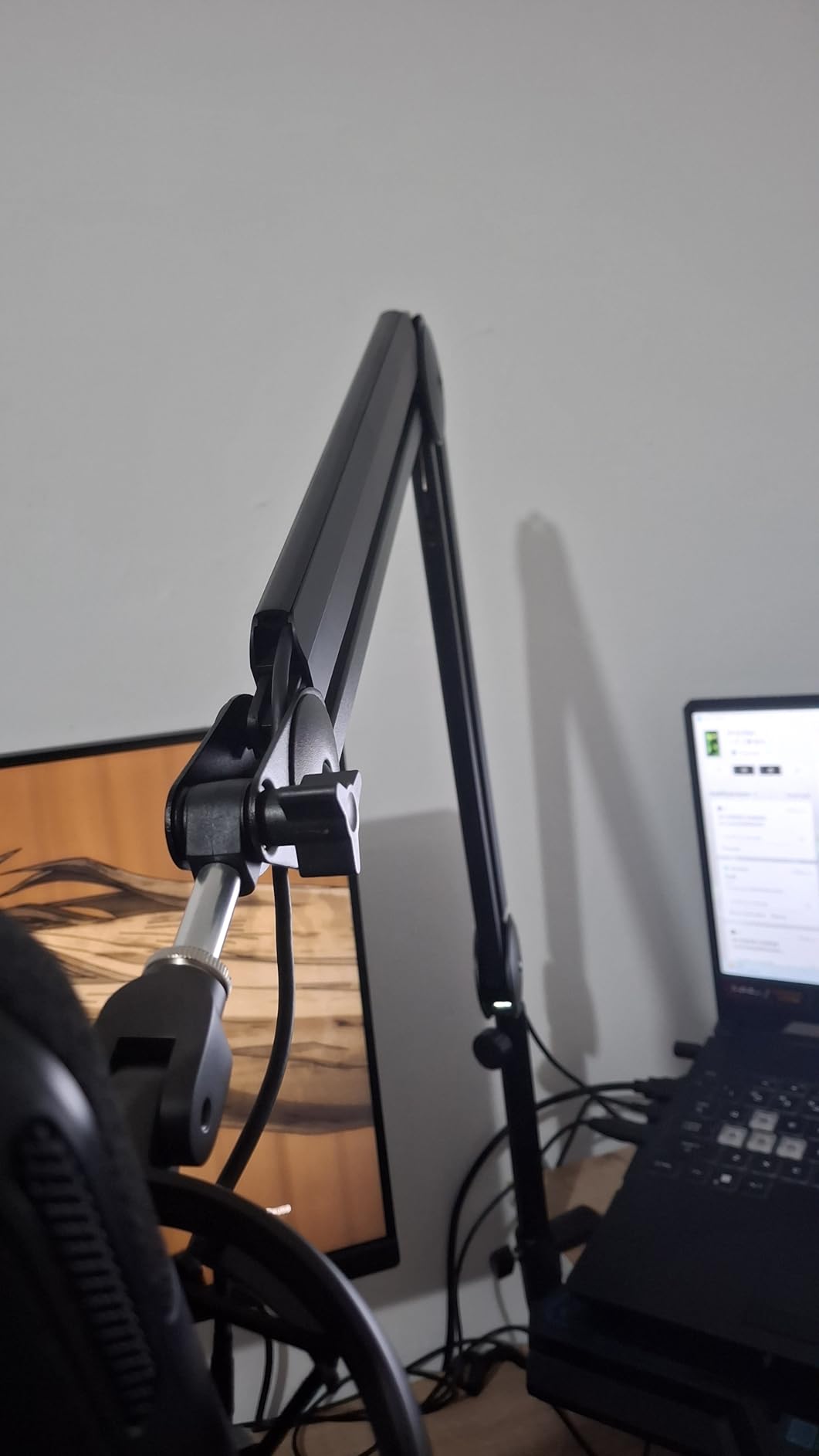 InnoGear Mic Arm Microphone Boom Arm Cable Management for Blue Yeti, Black | Desk Mount, for Shure Fifine, Professional Appearance, Extendable, Horizontal Reach 32.3