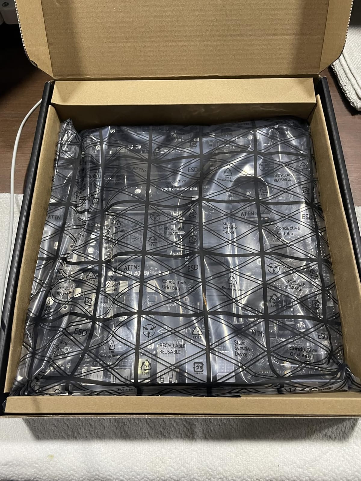 MSI PRO B760M-P DDR4 ProSeries Motherboard (Supports 12th/13th/14th Gen Intel Processors, LGA 1700, DDR4, PCIe 4.0, M.2, USB 3.2 Gen2, HDMI/DP, mATX) customer photo 2