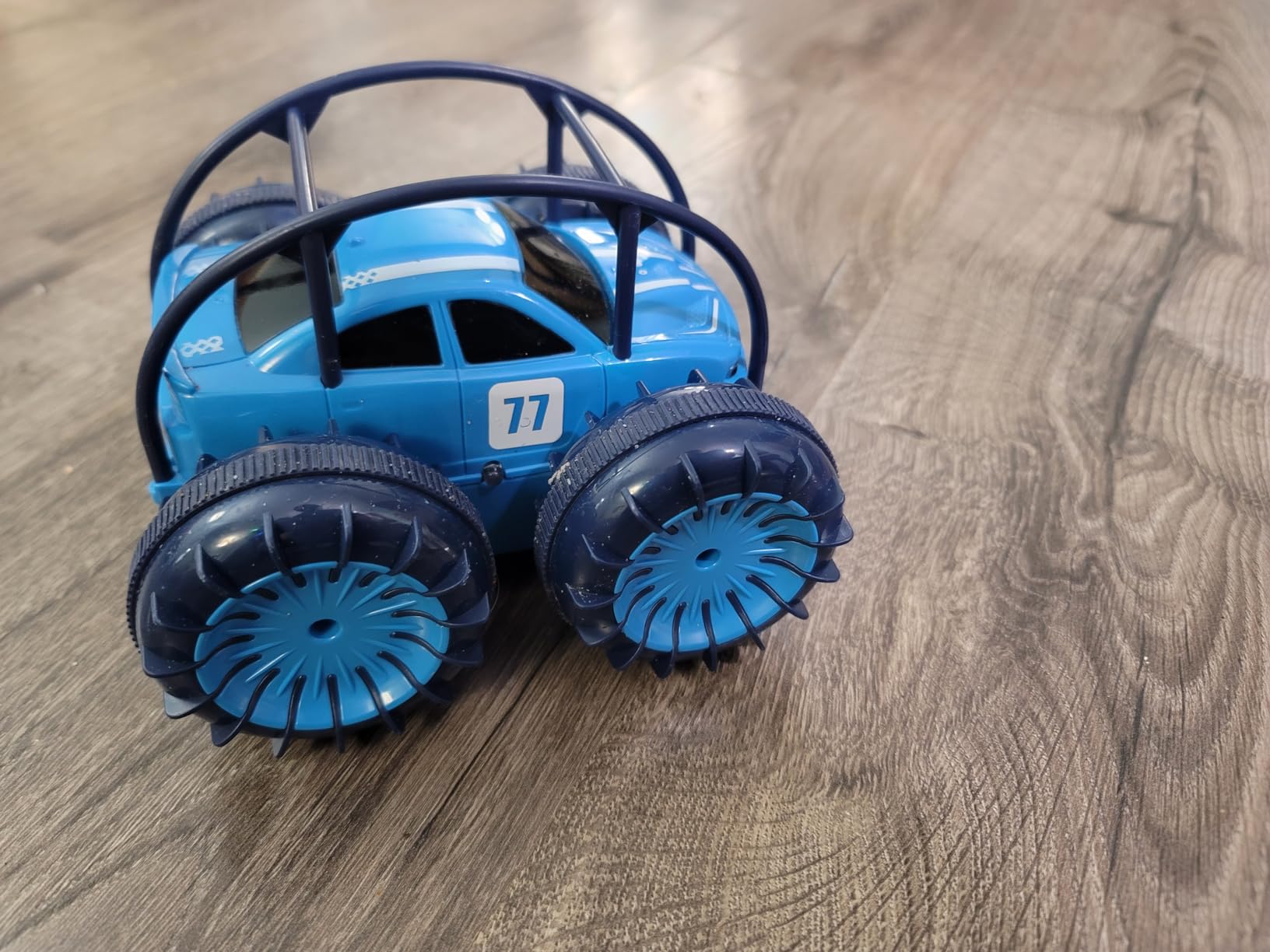 MaxTronic Amphibious Remote Control Car,Rechargeable RC Cars Toy 360° Flips Rotation Stunt Crawler 15KM/H 4WD All Terrain Outdoor Indoor Toy for Kids Boys Girls 3-12 customer photo 2