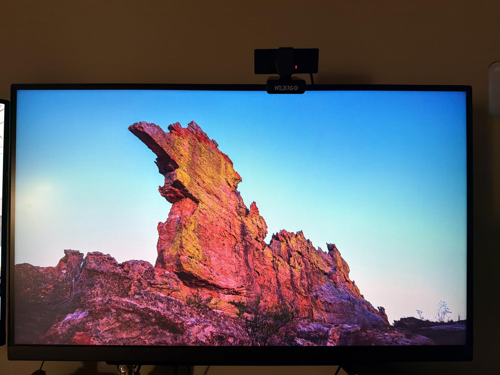 LG 27GR83Q-B 27-inch Ultragear QHD (2560x1440) IPS Gaming Monitor, 240Hz, 1ms, DisplayHDR 400, G-Sync AMD FreeSync Premium, HDMI 2.1 DisplayPort, 4-Pole HP Out DTS GP:X, Tilt/Height/Pivot Stand, Black customer photo 1