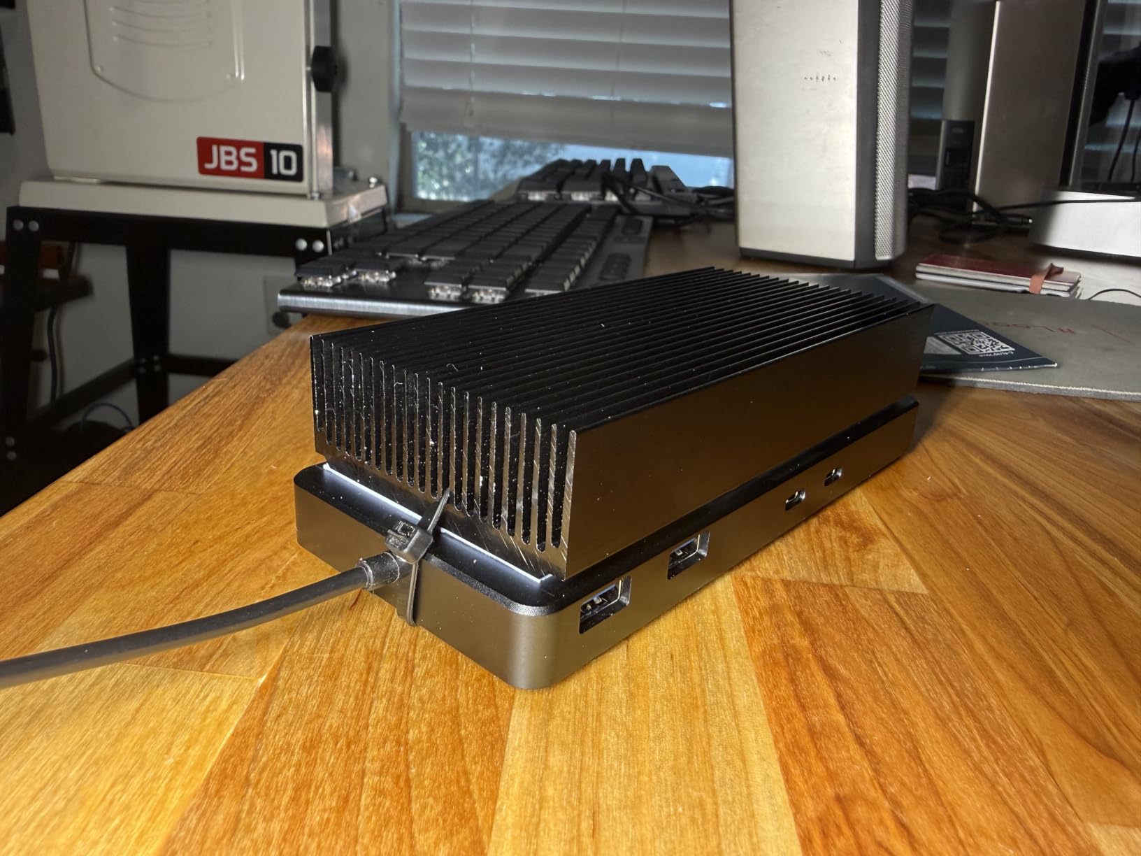 SABRENT Thunderbolt 4 KVM Switch, 40Gbps, 4K@144Hz/8K@60Hz (SB-TB4K) customer photo 1
