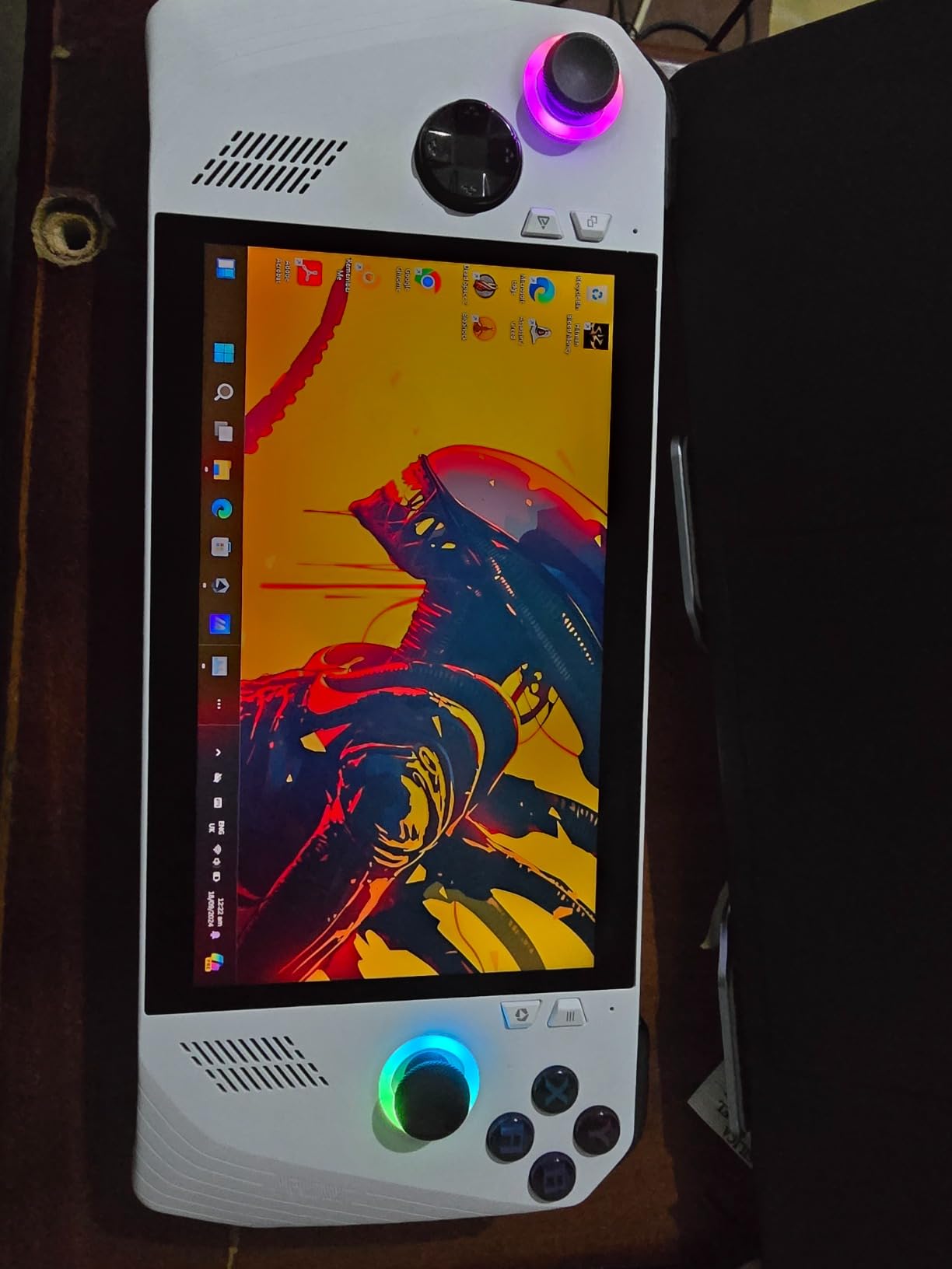 ASUS - ROG Ally Gaming Handheld Console - Z1 Processor, 512GB, 1080p 120Hz Display,White customer photo 2
