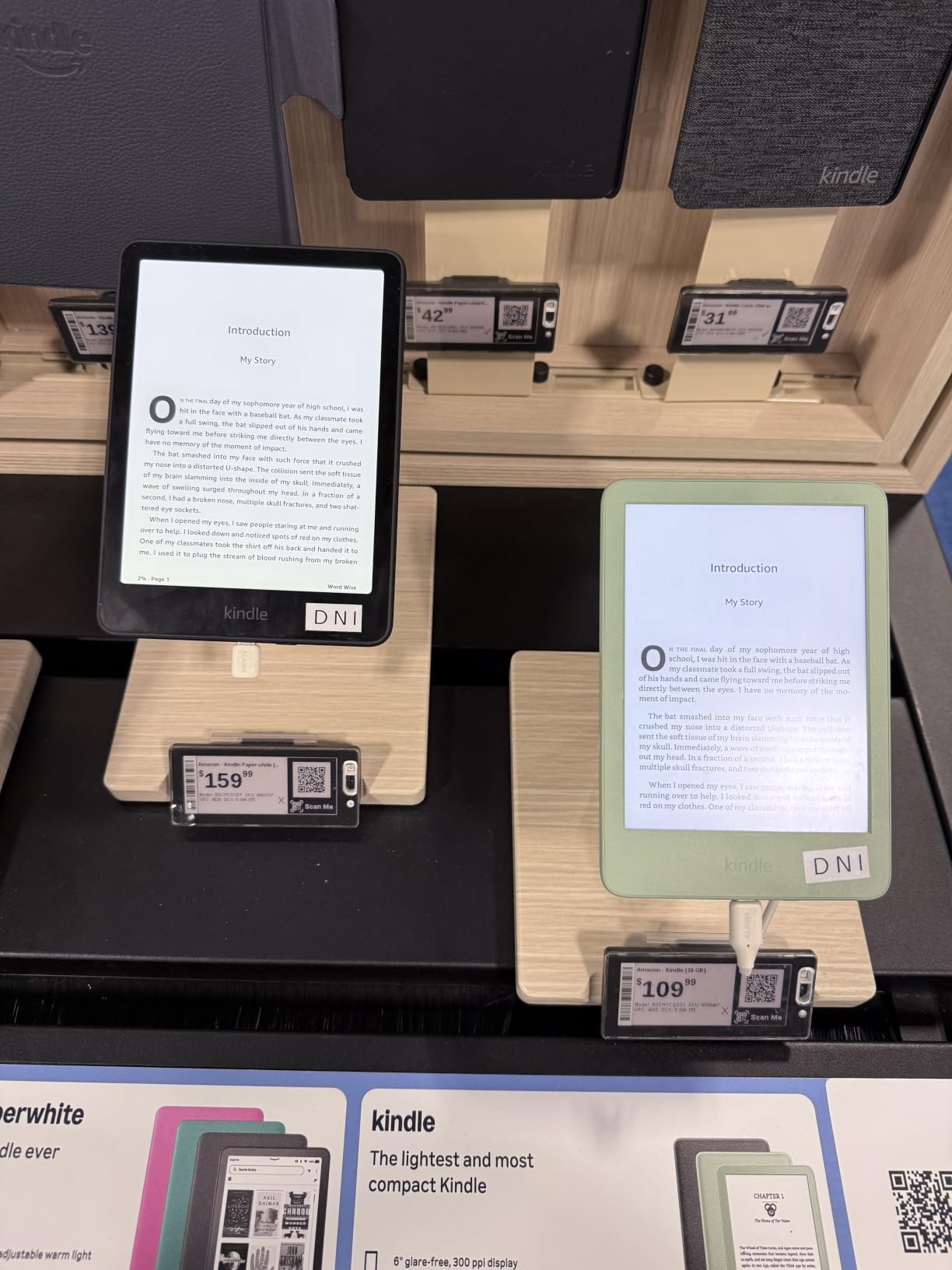 Amazon Kindle Paperwhite Signature Edition 32GB (newest model) – 20% faster with auto-adjusting front light, wireless charging, and weeks of battery life – Metallic Black customer photo 1