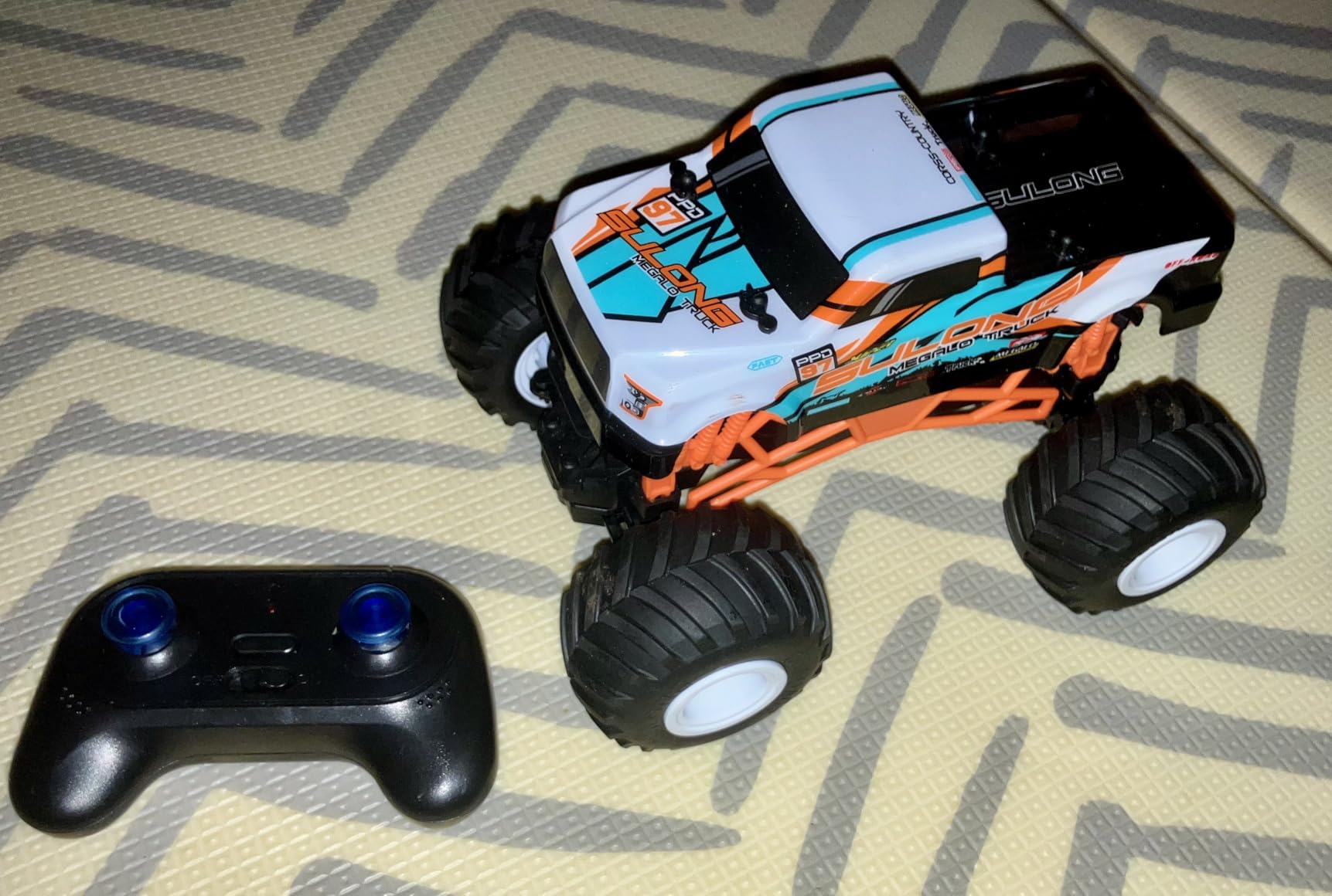 Remote Control Car, 1:16 Scale RC Monster Truck for Boys, 2.4 GHz All Terrain RC Cars for Boys Girls 4-7 8-12, 20 Km/h Off Road RC Truck, Christmas Birthday Gift for Kids and Adult, Orange customer photo 2