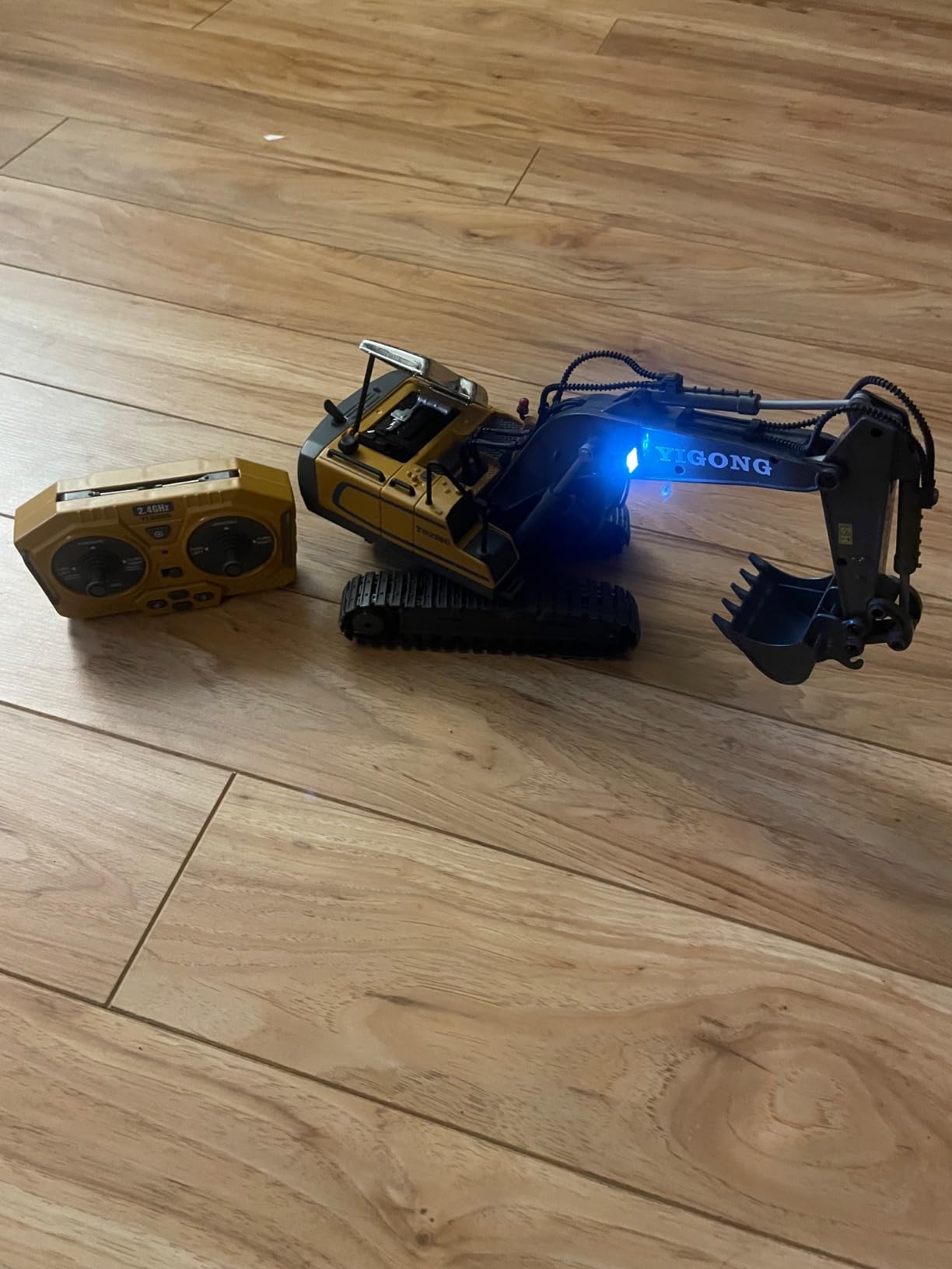 Remote Control Excavator Toys, 11 Channel 1:20 RC Construction Truck customer photo 1
