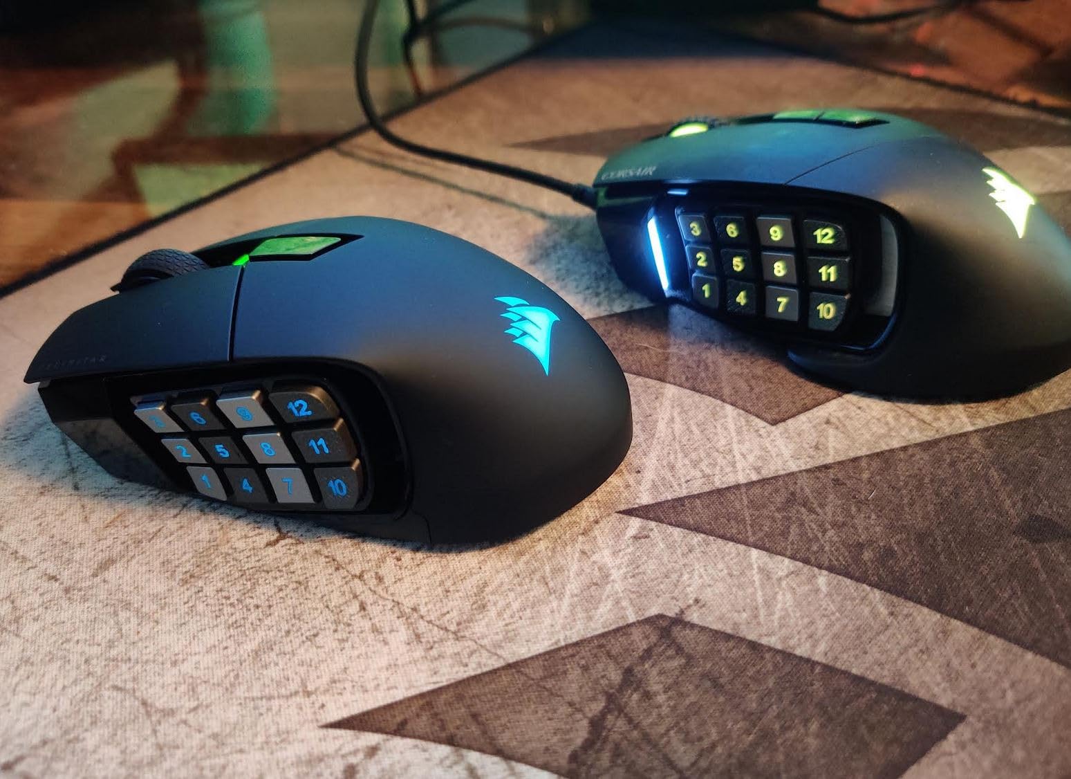Corsair Scimitar Elite RGB Wireless MMO Gaming Mouse - 26,000 DPI - 16 Programmable Buttons - Up to 150hrs Battery - iCUE Compatible - Black customer photo 1