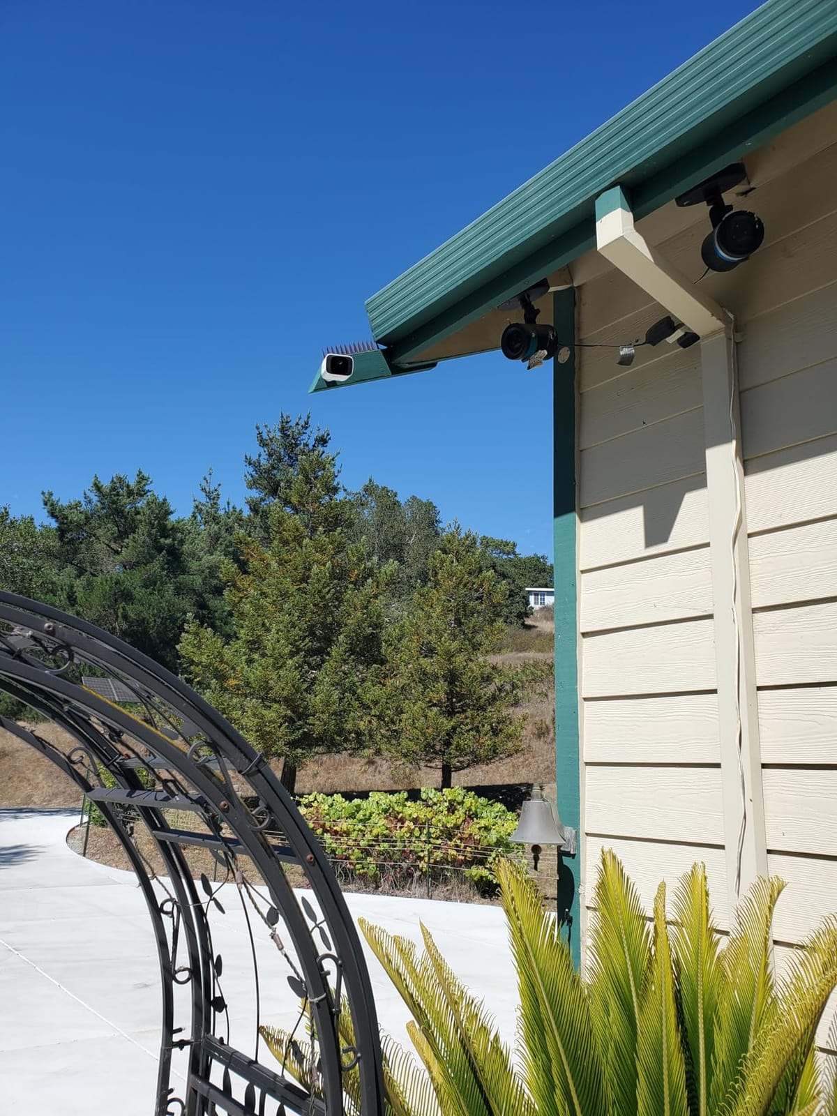 eufy Security SoloCam S340, 3K Dual-Lens Solar Security Camera customer photo 1