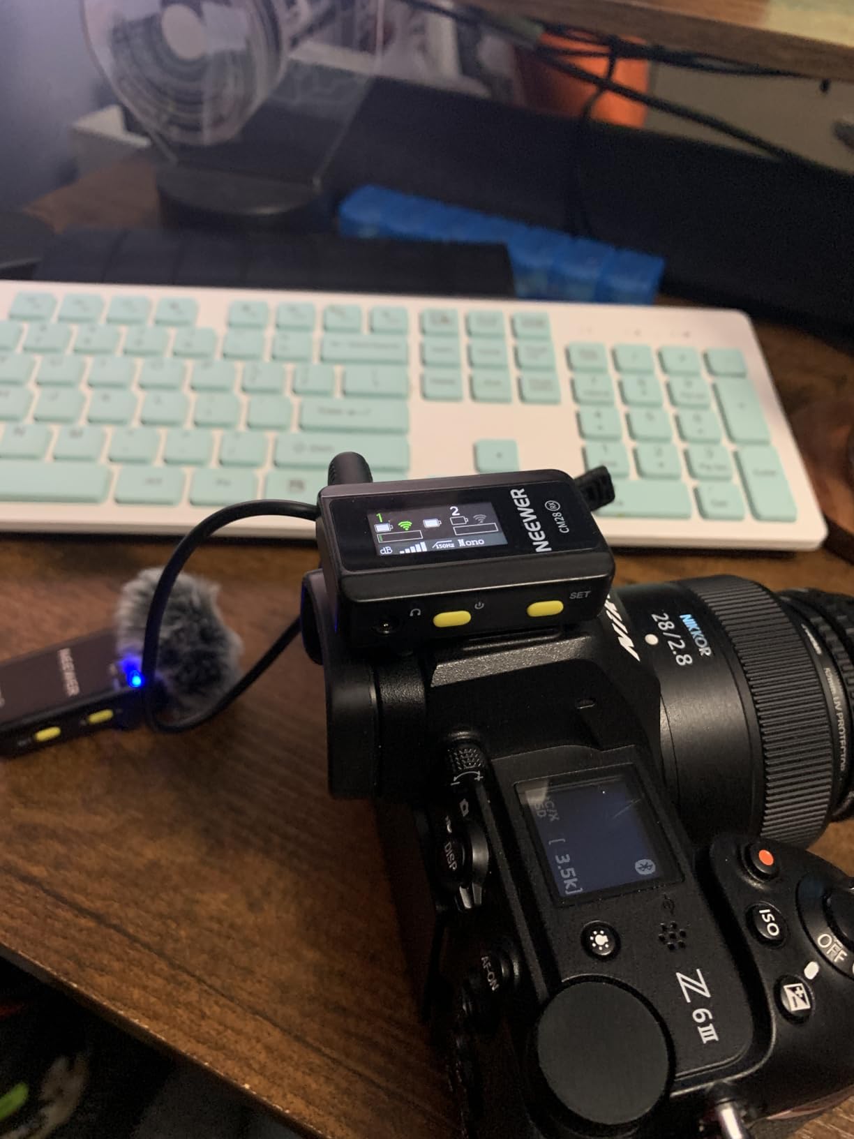 NEEWER CM28 Wireless Lavalier Microphone, Smart Noise Cancelling Lav Mic, 48KHz/16Bit 9hrs Uncompressed Recording, 200m Range, 4GB Storage for iPhone, Android, Camera, 1 RX + 2 TX + Charging Case customer photo 1