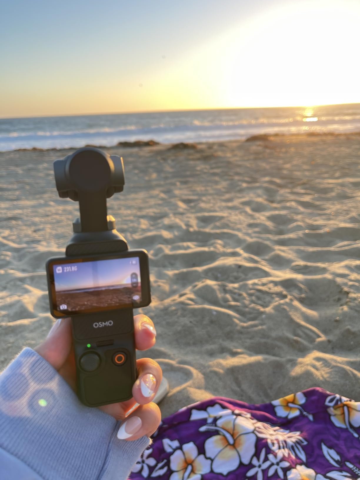 DJI Osmo Pocket 3 Creator Combo, Vlogging Camera with 1'' CMOS & 4K/120fps | 3-Axis Stabilization, Spotlight Follow, Fast Focusing, Mic Included for Clear Sound, Small Camera for Photography customer photo 1