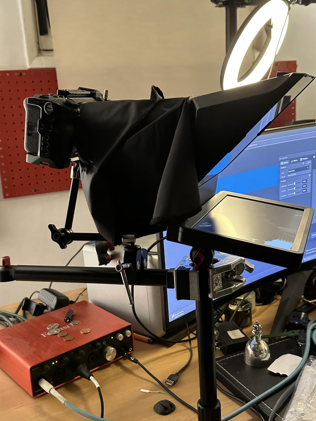 Elgato Prompter, Teleprompter with Built-in Screen | Drag-and-drop display, Supports DSLR, webcam, smartphone, Read chat or scripts, Works with Mac, PC, Stream Deck customer photo 1