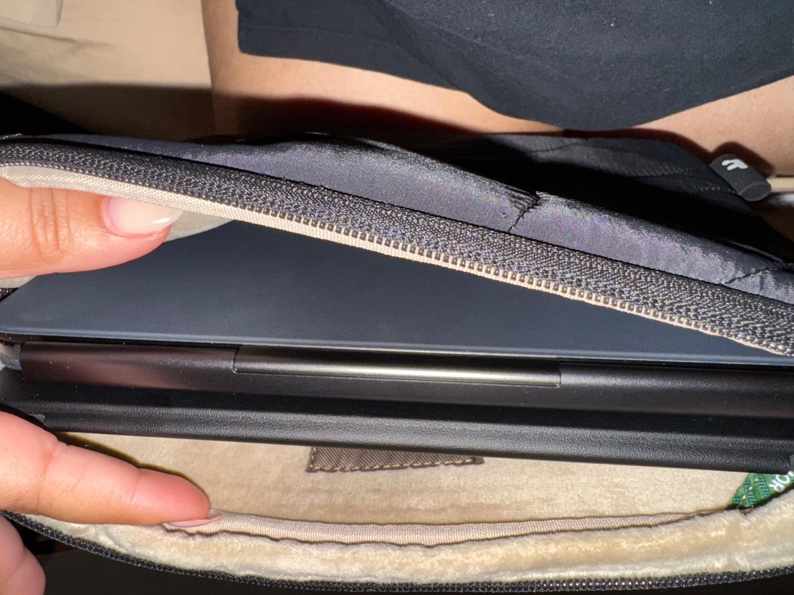 tomtoc 360 Protective Puffy Laptop Sleeve for 13-inch MacBook Air M5/A3449 customer photo 2