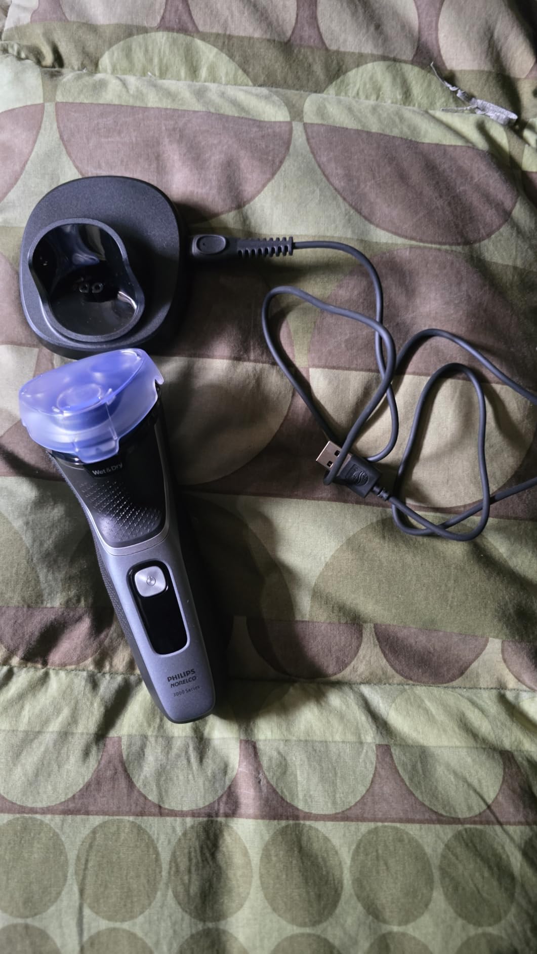 Philips Norelco 3900 Electric Shaver, Storm Blue customer photo 1