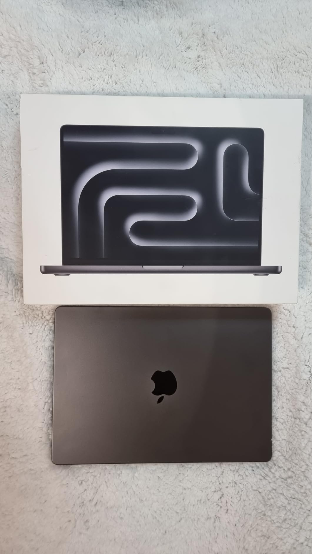 Apple 2023 MacBook Pro Laptop M3 Pro chip with 11‑core CPU, 14‑core GPU: Built for Apple Intelligence, 14.2-inch Liquid Retina XDR Display, 18GB Unified Memory, 512GB SSD Storage; Space Black customer photo 2