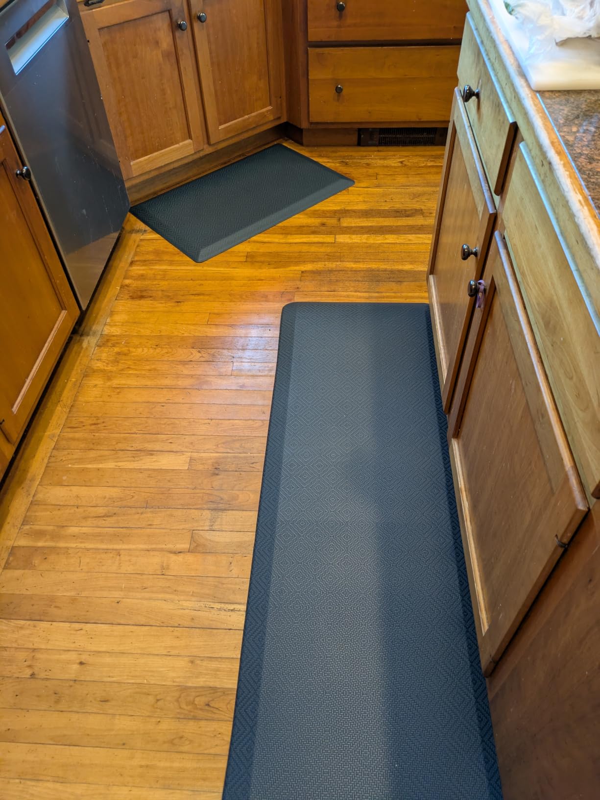 Ophanie Kitchen Mats for Floor,3/4 inch Thick,20x32 Anti Fatigue Cushioned Mat,Kitchen Rugs,Waterproof,Comfort Ergonomic Standing Mat for Office,Home,Sink with 99+ Pairs of Anti-Slip Bottom Ridges customer photo 1
