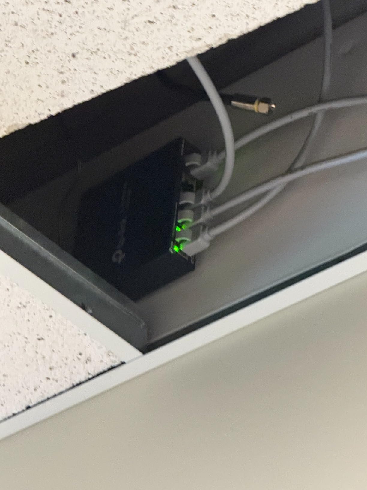 TP-Link TL-SG105S-M2, 5 Port Multi-Gigabit 2.5G Unmanaged Ethernet Switch customer photo 2