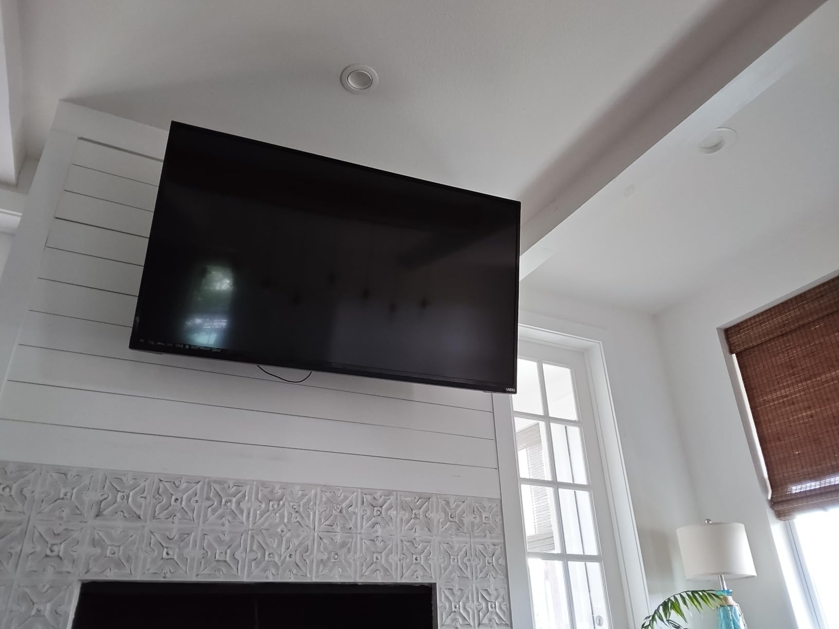 USX MOUNT Full Motion TV Wall Mount for Most 32-70 inch TVs up to 99 lbs, Wall Mount Bracket with Dual Articulating Arms, Swivel, Tilt, Max VESA 400x400mm, TV Mount Fits 12”/16” Wood Studs customer photo 2
