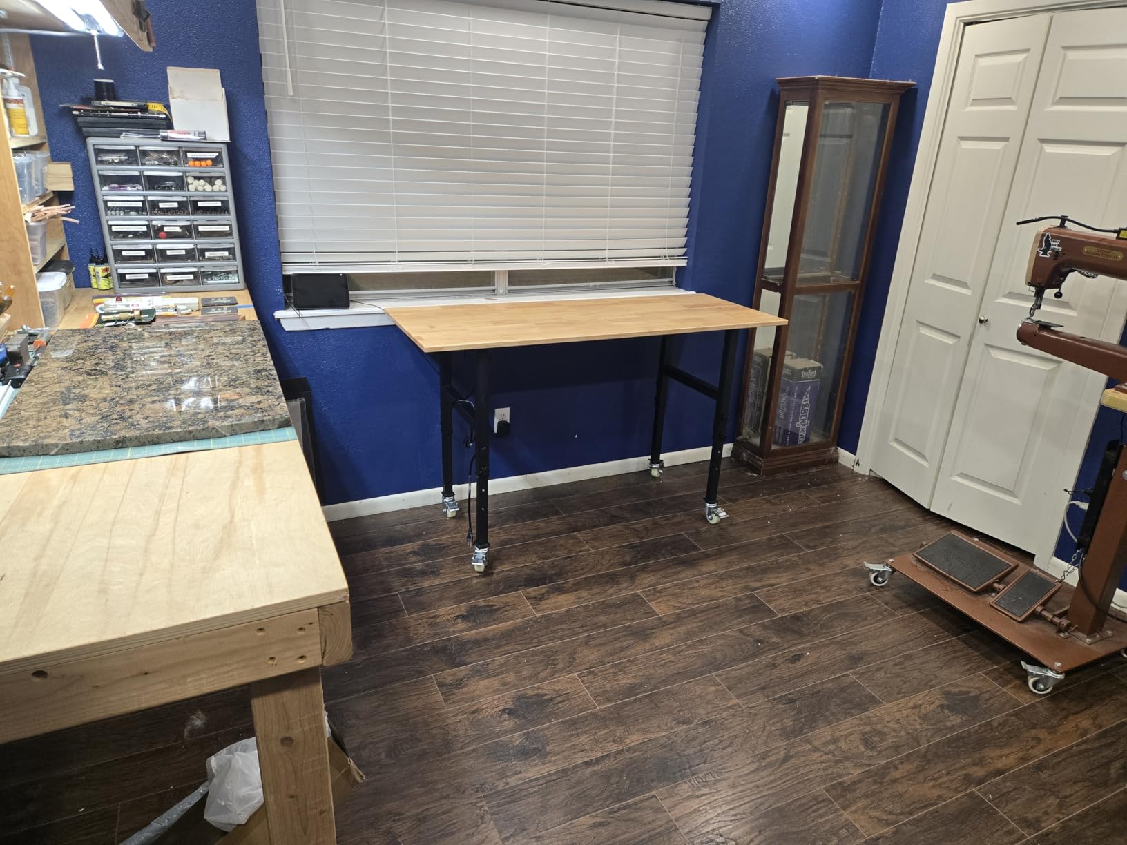 60” Heavy-Duty Solid Wood Work Bench Work Table with Wheels, Adjustable Height Portable Workbench with Power Outlets, 3000 Lbs Capacity Workstation for Garage, Workshop customer photo 1