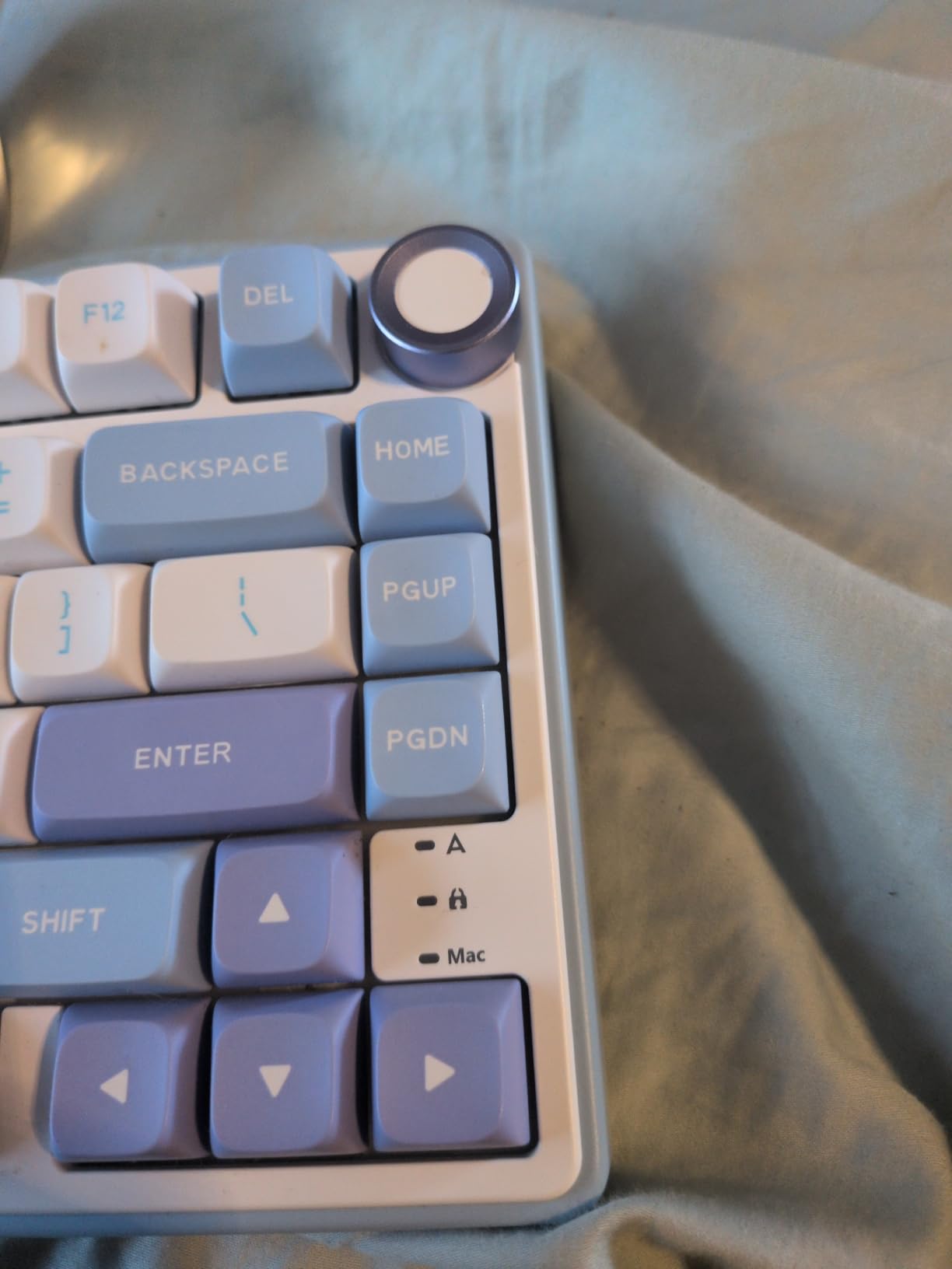 RK ROYAL KLUDGE R75 Wired Mechanical Keyboard with Volume Knob, 75% Mechanical Gaming Keyboard Gasket Mount, Hot Swappable Silver Switch, MDA Profile PBT Keycaps, Creamy Keyboards, Black customer photo 2