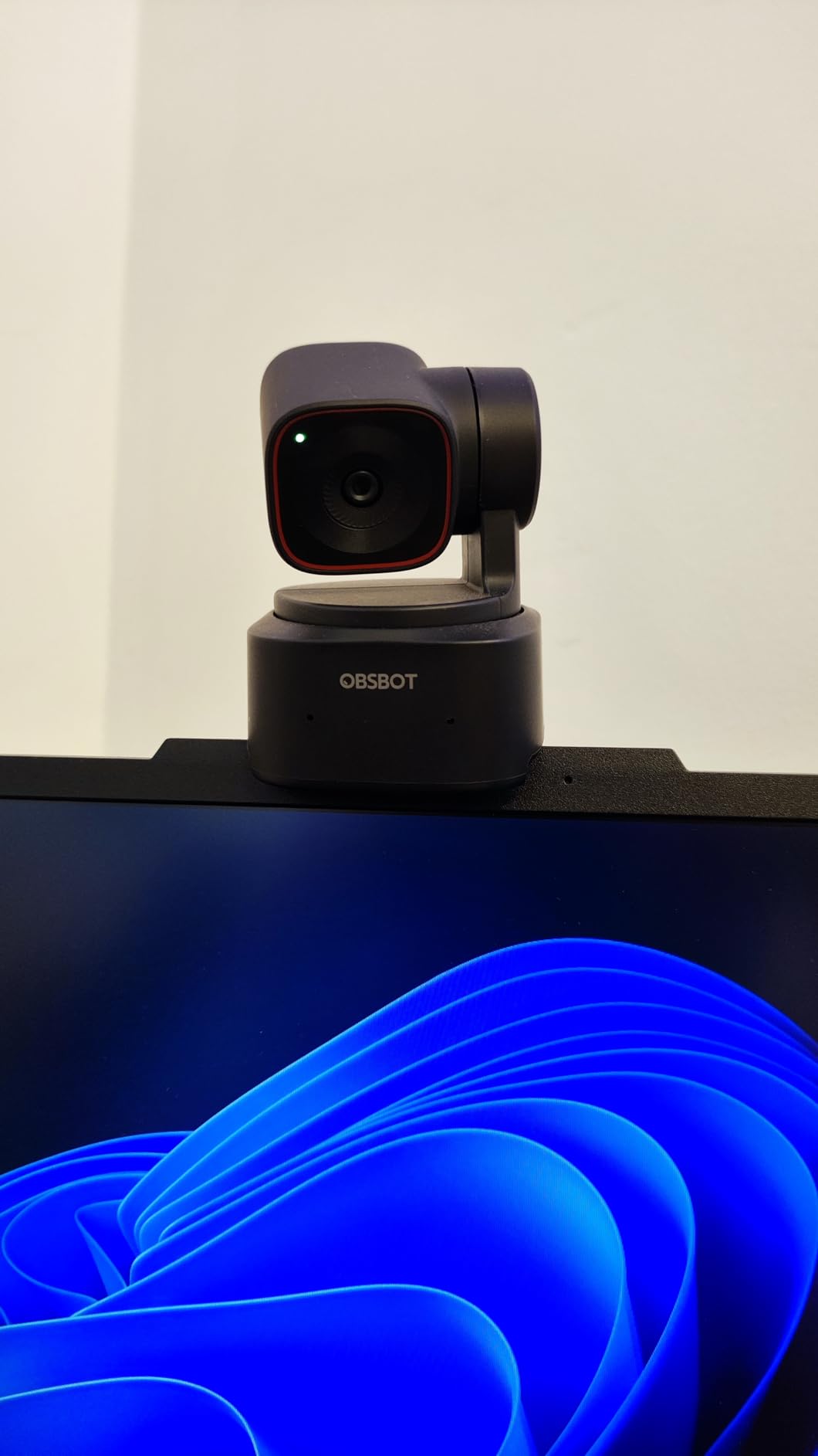 OBSBOT Tiny 2 Lite 4K Webcam for PC, AI Tracking PTZ Streaming Camera customer photo 1