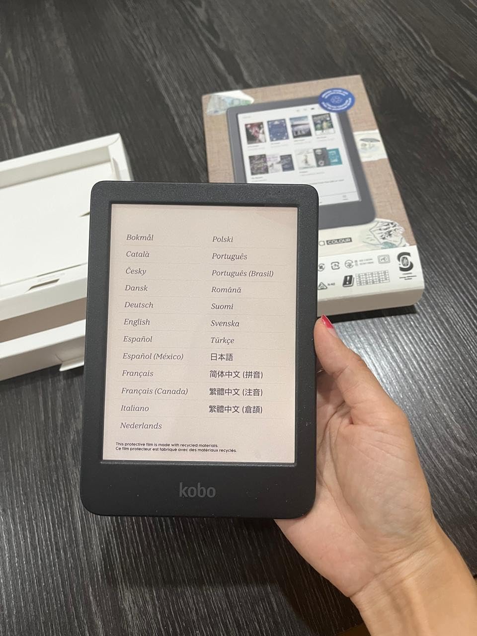 Kobo Clara Colour | eReader | 6” Glare-Free Colour E Ink Display | Dark Mode Option | Waterproof | Audiobooks | 16GB of Storage | Black customer photo 2
