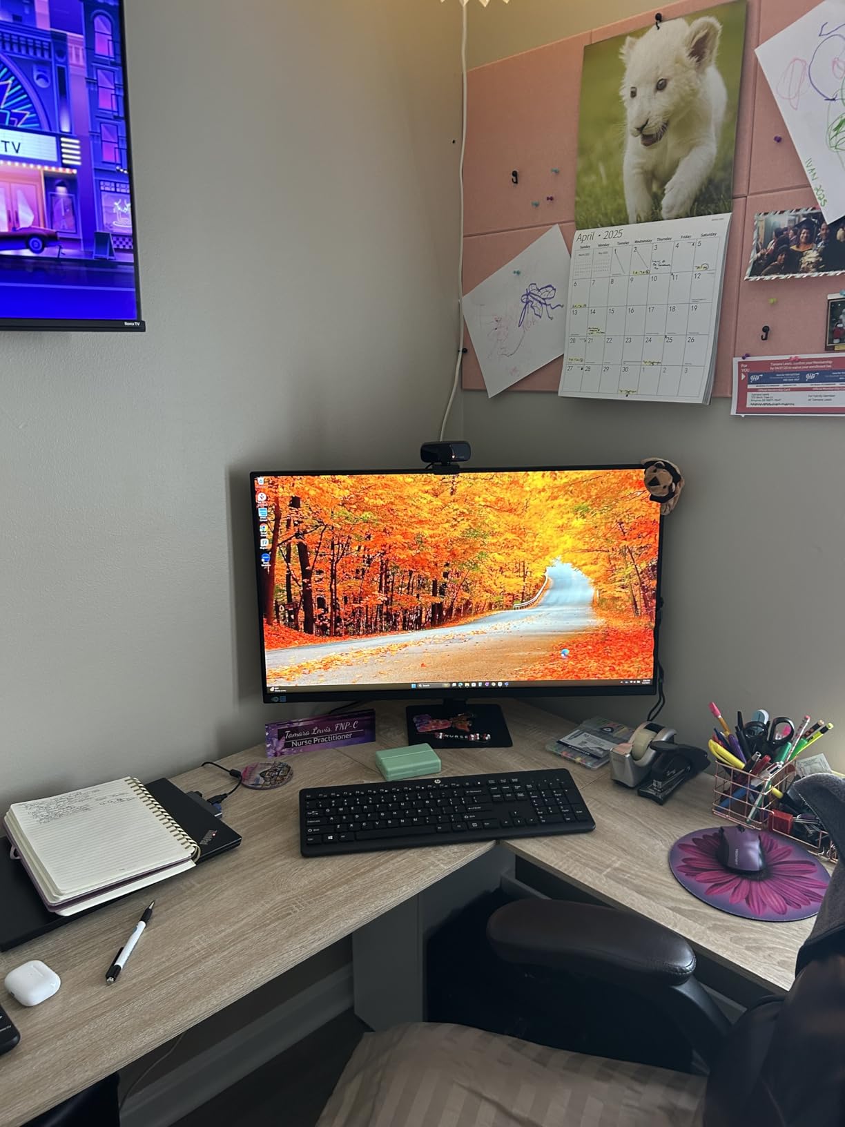 SAMSUNG 27-Inch ViewFinity S7 (S70D) Series 4K UHD High Resolution Monitor with HDR10, Multiple Ports, Easy Setup Stand, Advanced Eye Care, LS27D702EANXGO, 2024 customer photo 1