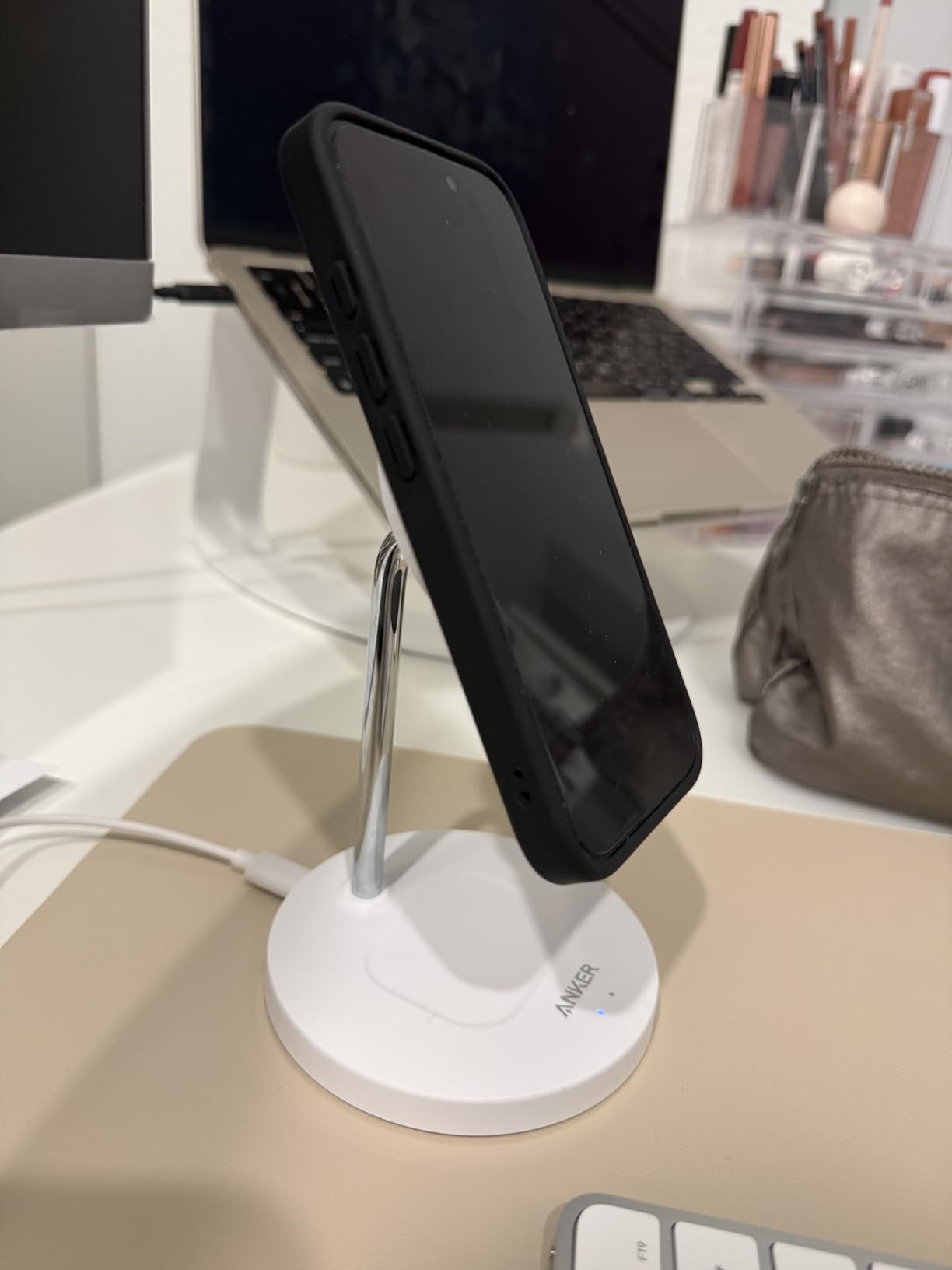 Anker MagGo 2-in-1 MagSafe Compatible Qi2 15W Wireless Charging Stand customer photo 1