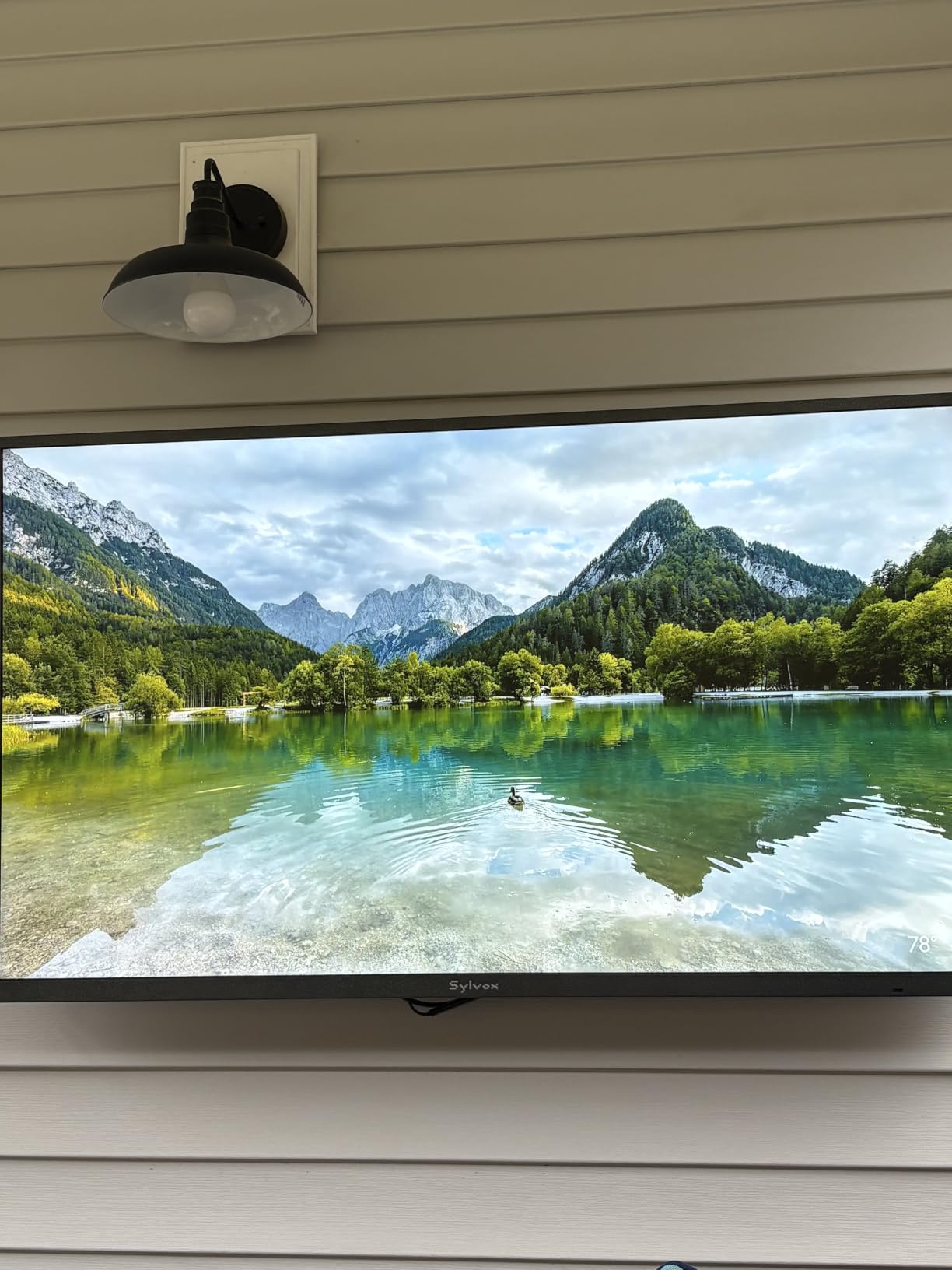 SYLVOX Outdoor TV, 43 inch Smart Waterproof Outdoor TV, 4K UHD Weatherproof customer photo 1