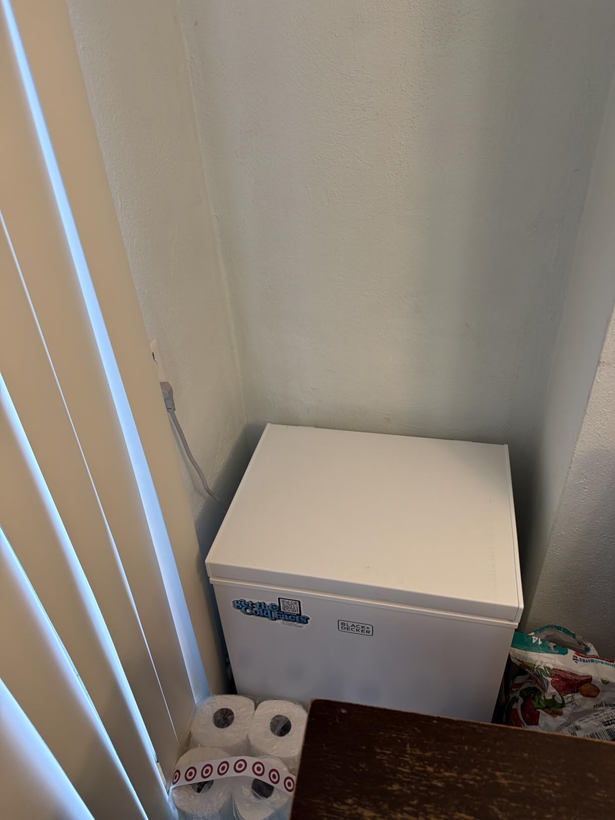 BLACK+DECKER 10 Cu. Ft. Chest Freezer, R600a Refrigerant, BCF1000E, White customer photo 1