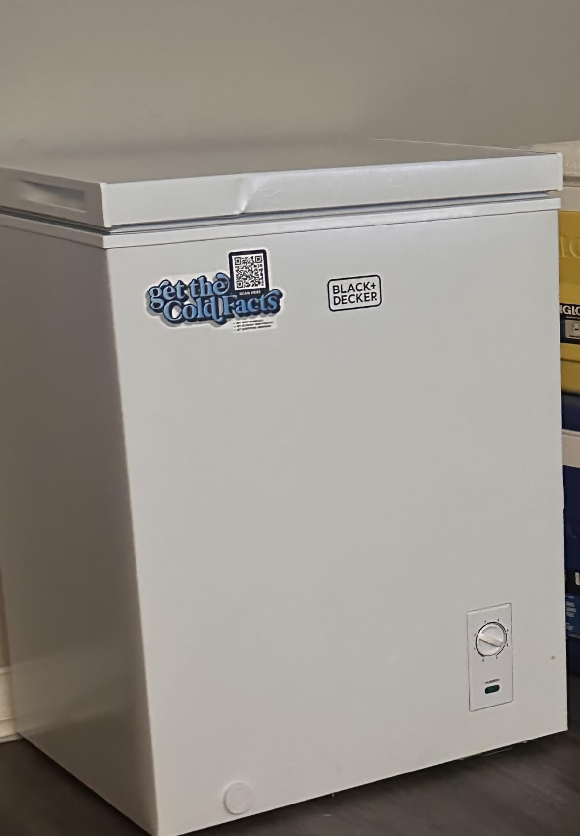 BLACK+DECKER 10 Cu. Ft. Chest Freezer, R600a Refrigerant, BCF1000E, White customer photo 2