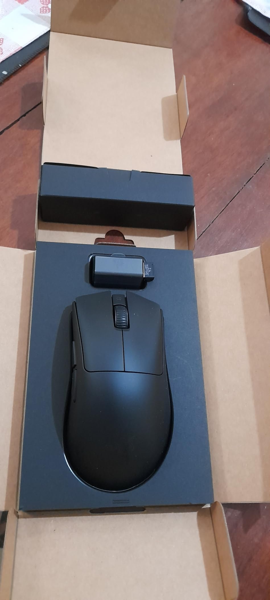 Razer DeathAdder V3 HyperSpeed Wireless Gaming Mouse: 55g Lightweight - USB C Charging - Up to 100 Hr Battery - Advanced 26K Optical Sensor - Gen-3 Optical Switches - 8 Programmable Controls - Black customer photo 1