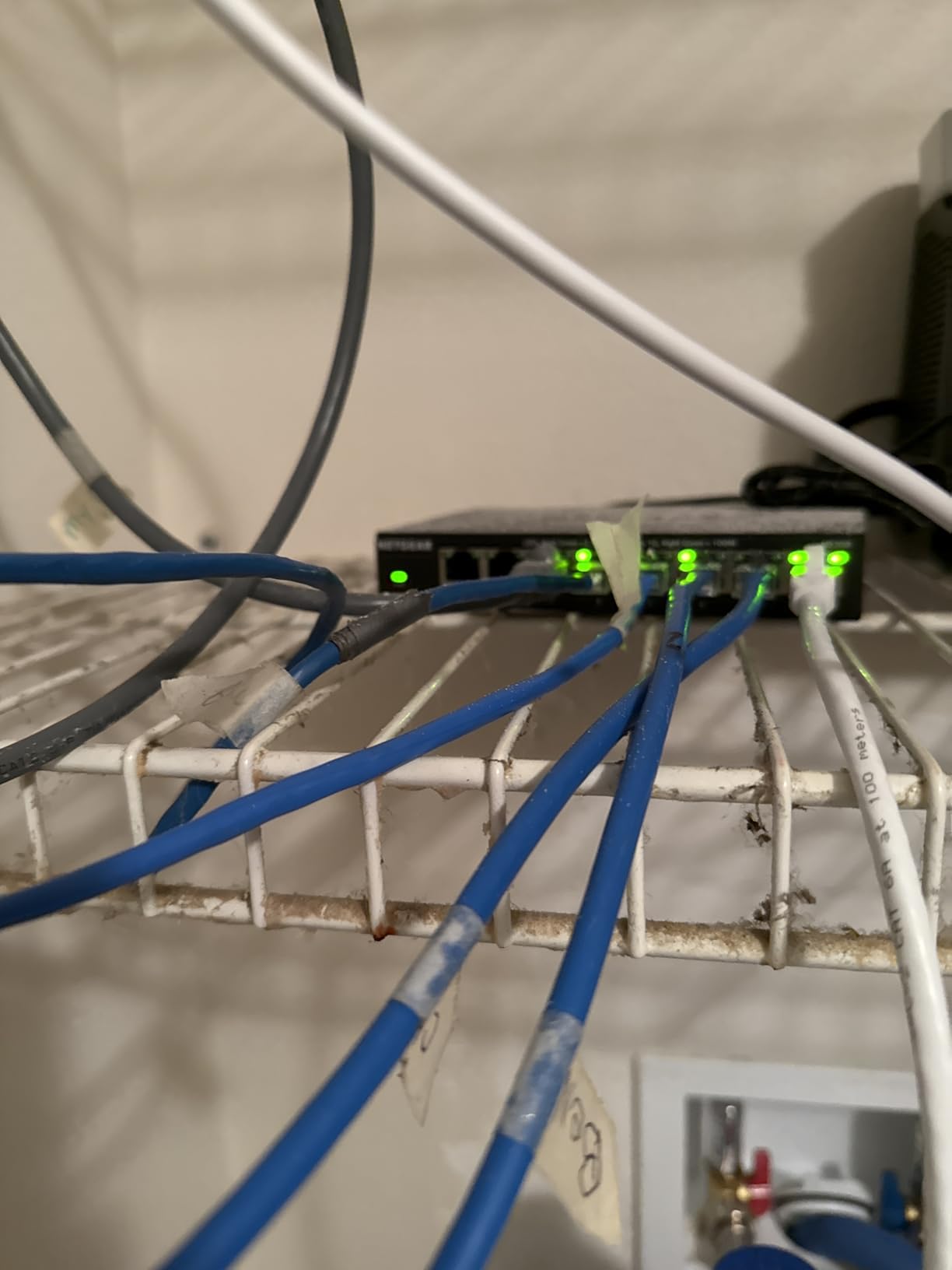 NETGEAR 8-Port 2.5G Multi-Gigabit Ethernet Unmanaged Network Switch (MS308) customer photo 2