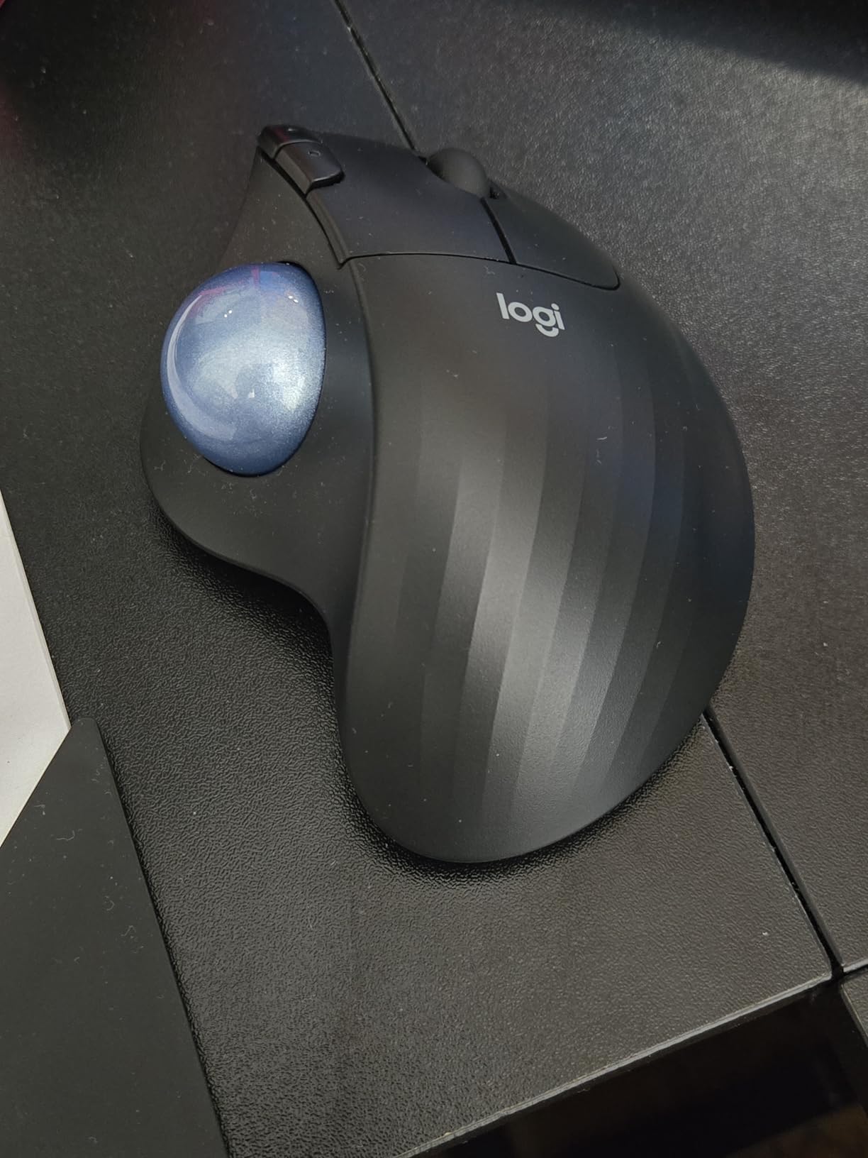 Logitech Ergo M575S Wireless Bluetooth Trackball Mouse - Black Silver Ball customer photo 2