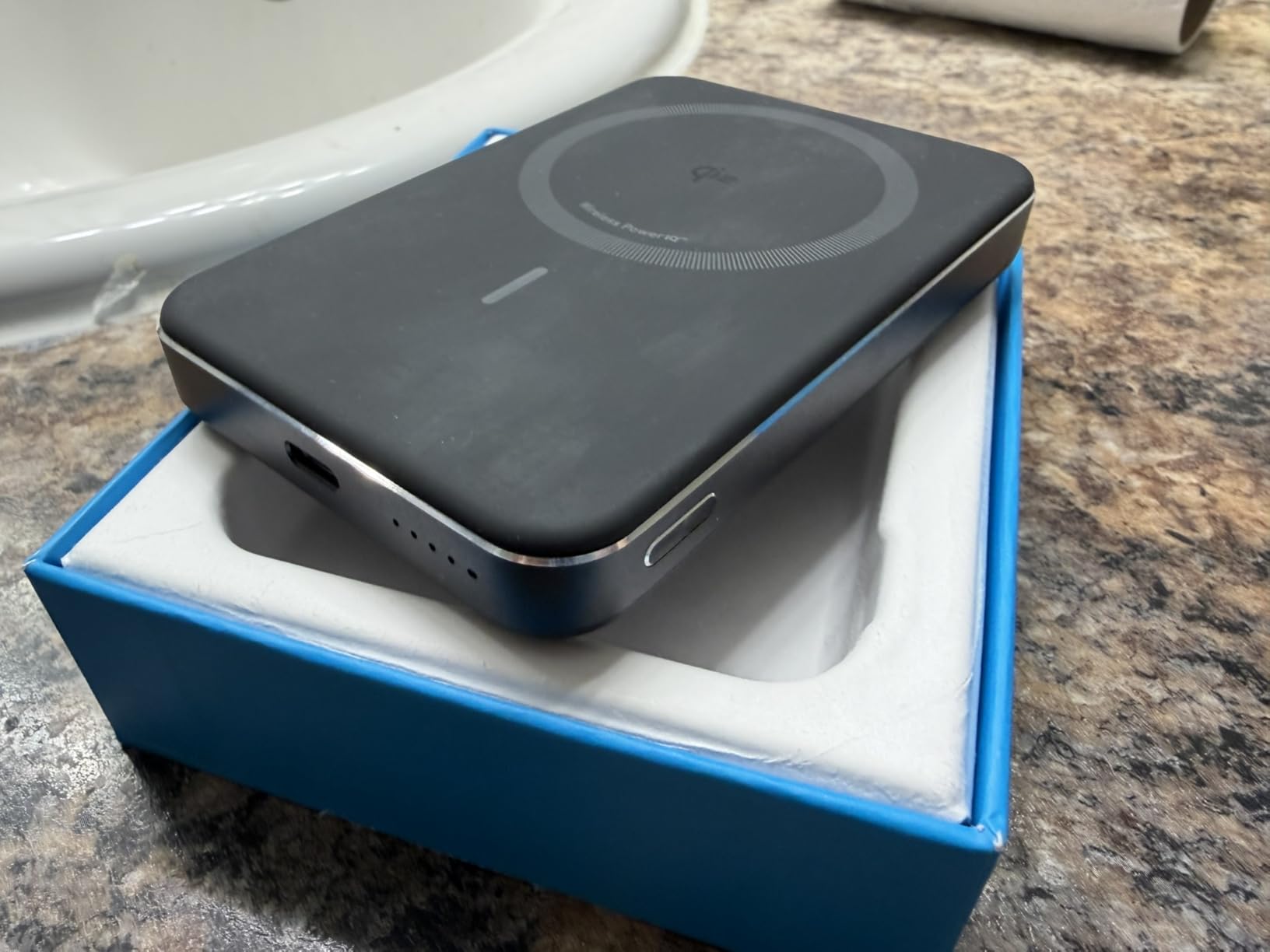 Anker MagGo Power Bank, 10,000mAh Qi2-Certified 15W Portable Charger customer photo 1