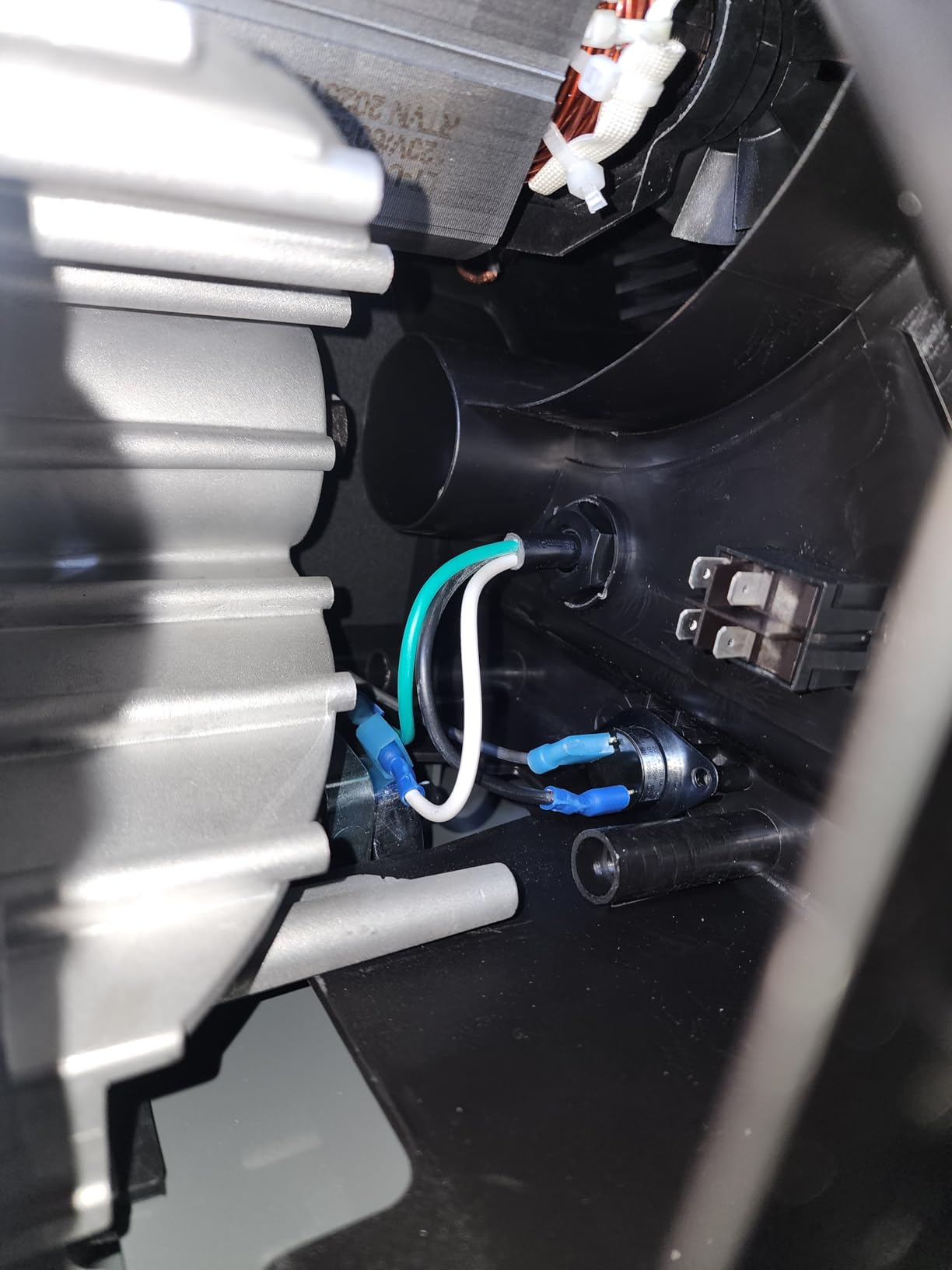 Klutch 29-Gallon Air Compressor, 2.5 HP, 120V, 175 PSI, 5.1 CFM at 90 PSI customer photo 1