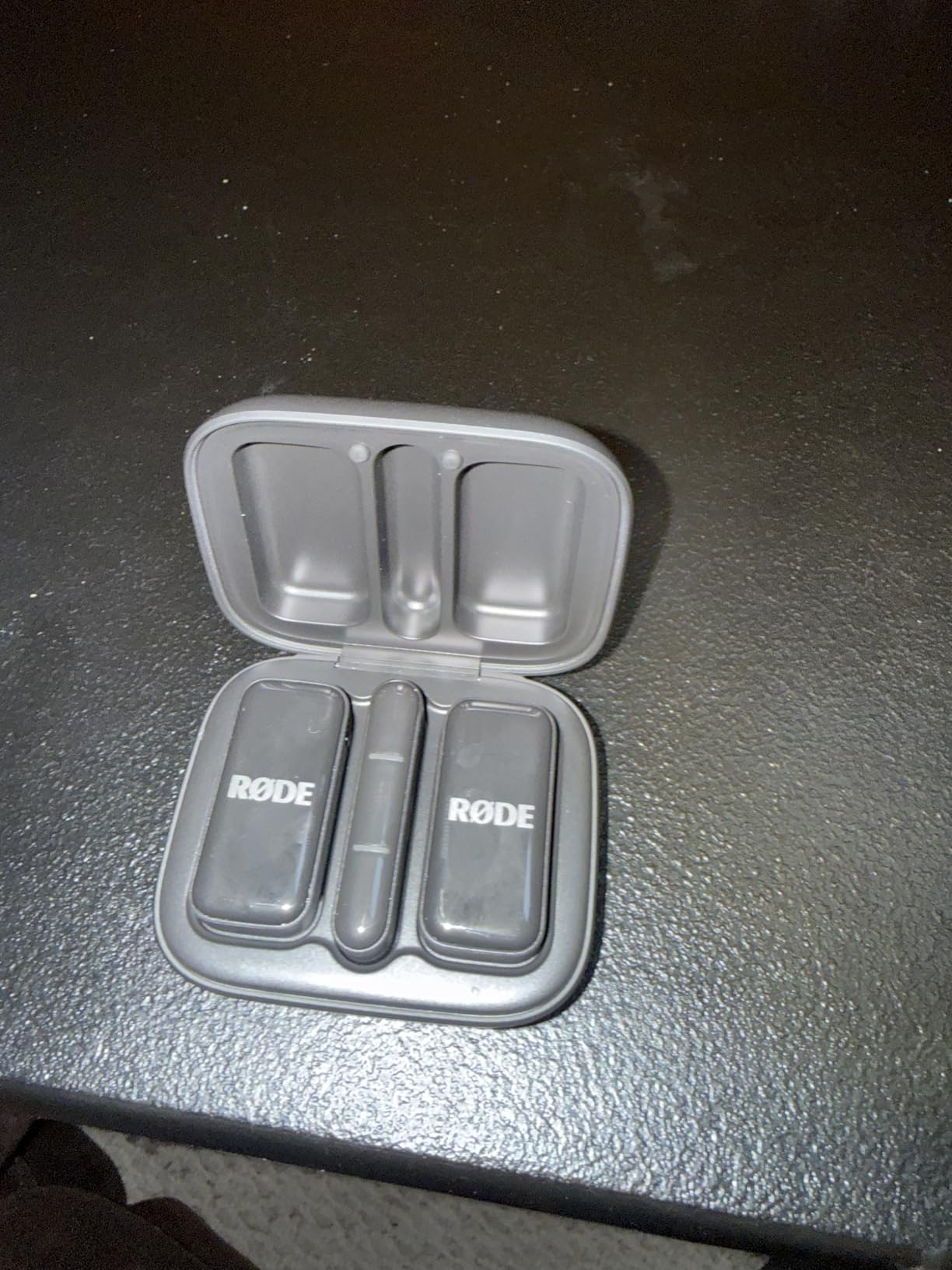 RØDE Wireless Micro (2 Mics + Charging Case), USB-C for iPhone & Android customer photo 1