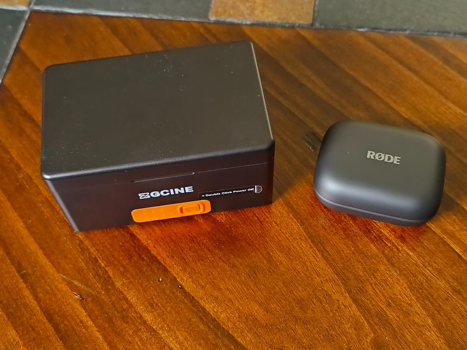 RØDE Wireless Micro (2 Mics + Charging Case), USB-C for iPhone & Android customer photo 2