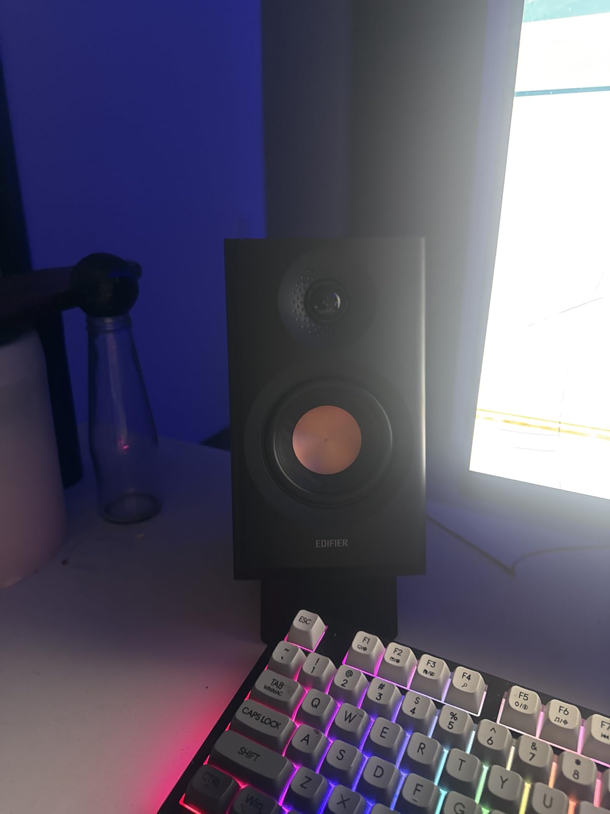 Edifier MR3 Powered Studio Monitor Speakers, Hi-Res Audio Certified Bluetooth V5.4 Active Bookshelf Loudspeakers, 2.0 Computer Speaker with Headphone Output RCA AUX Balanced TRS Input - Black (Pair) customer photo 1