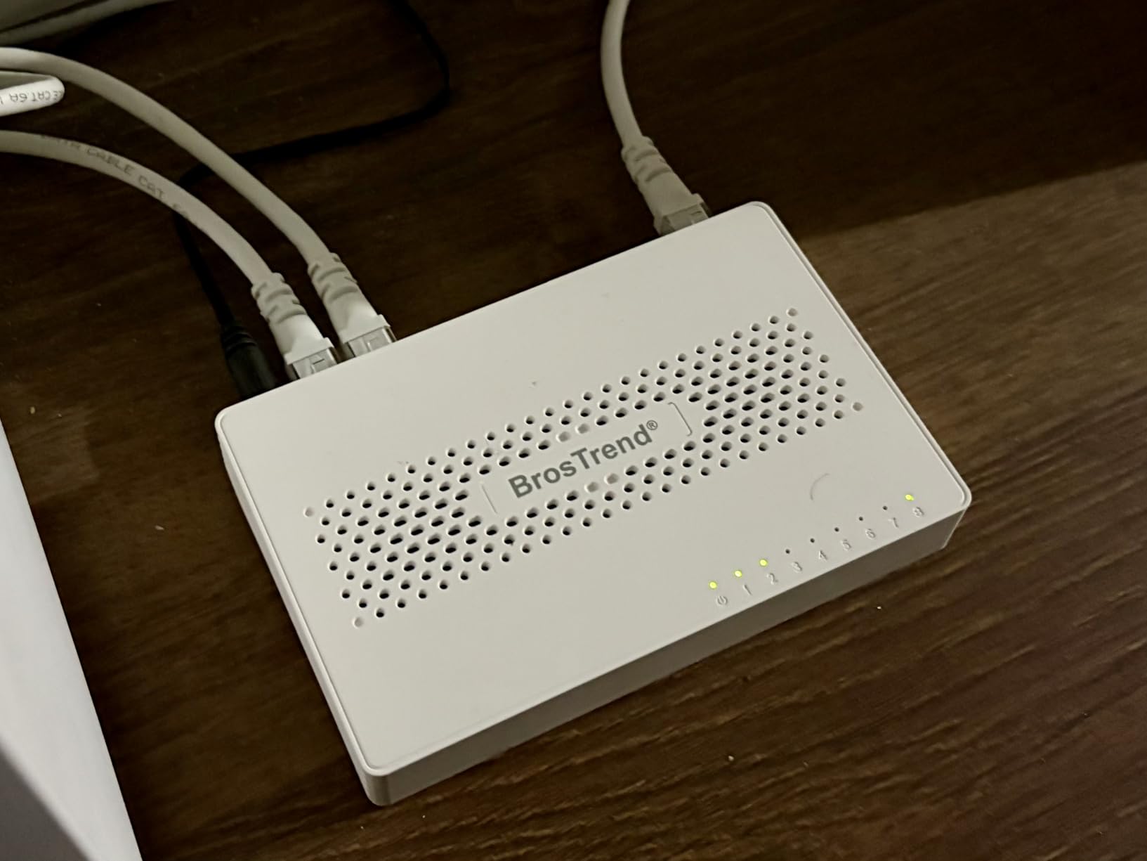 BrosTrend 2.5Gb Switch, 8 Port Unmanaged Network Switch for Gaming, Fanless customer photo 2