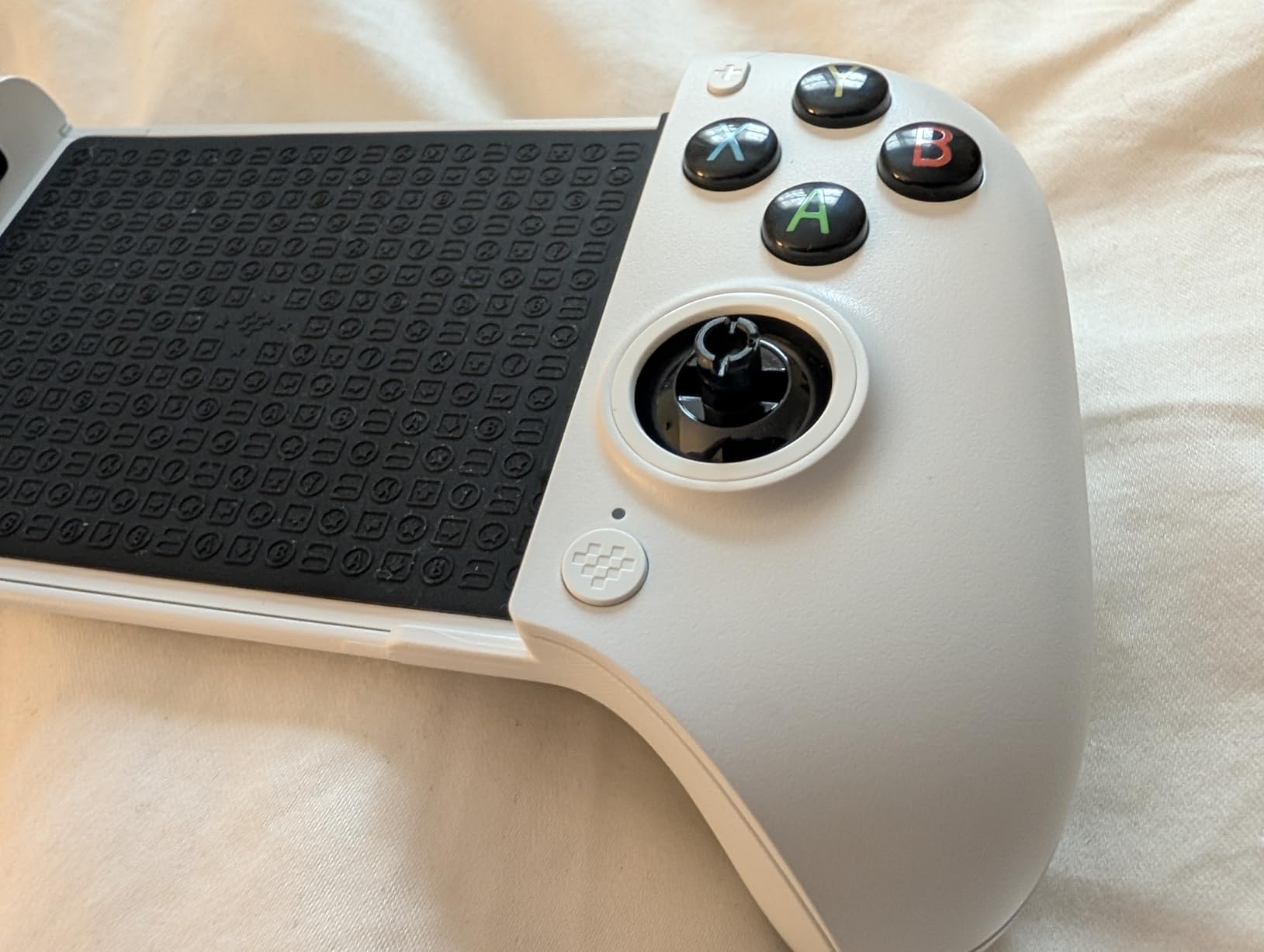 8BitDo Ultimate Mobile Gaming Controller for Android devices, Bluetooth Mobile Game Controller with Hall Effect Joysticks and Hall Triggers (White) customer photo 1