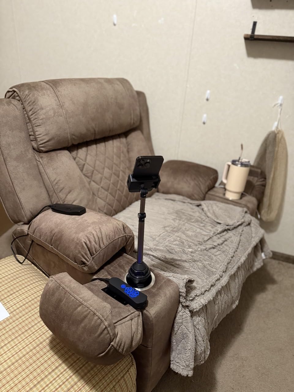 FUNECORP Big Man Power Lay Flat Lift Recliner Chair,Tan customer photo 2