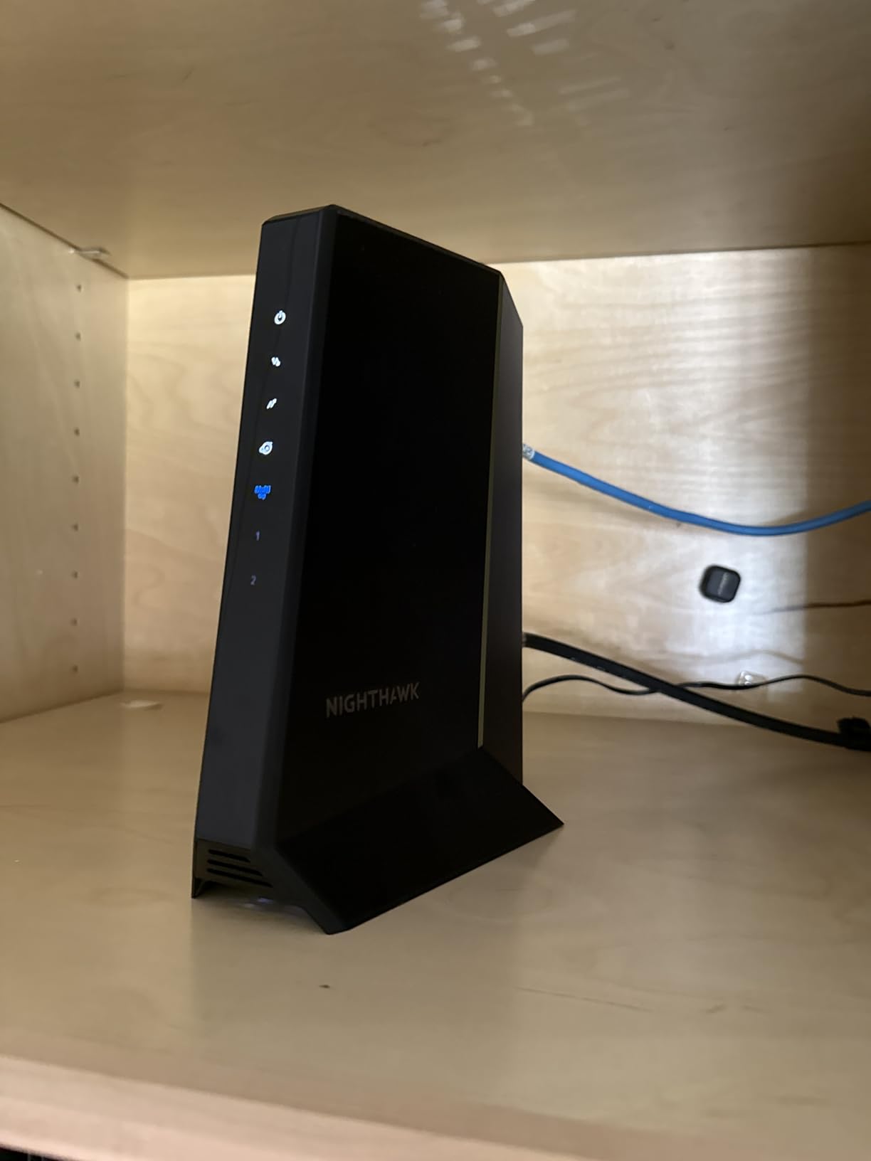 NETGEAR Nighthawk DOCSIS 3.1 Mid/High-Split Modem (CM3000-1AZNAS) – Approved for Today's Fastest Speeds - Works with All Providers, Incl. Xfinity, Spectrum, Cox - Plans up to 2.5Gbps customer photo 2