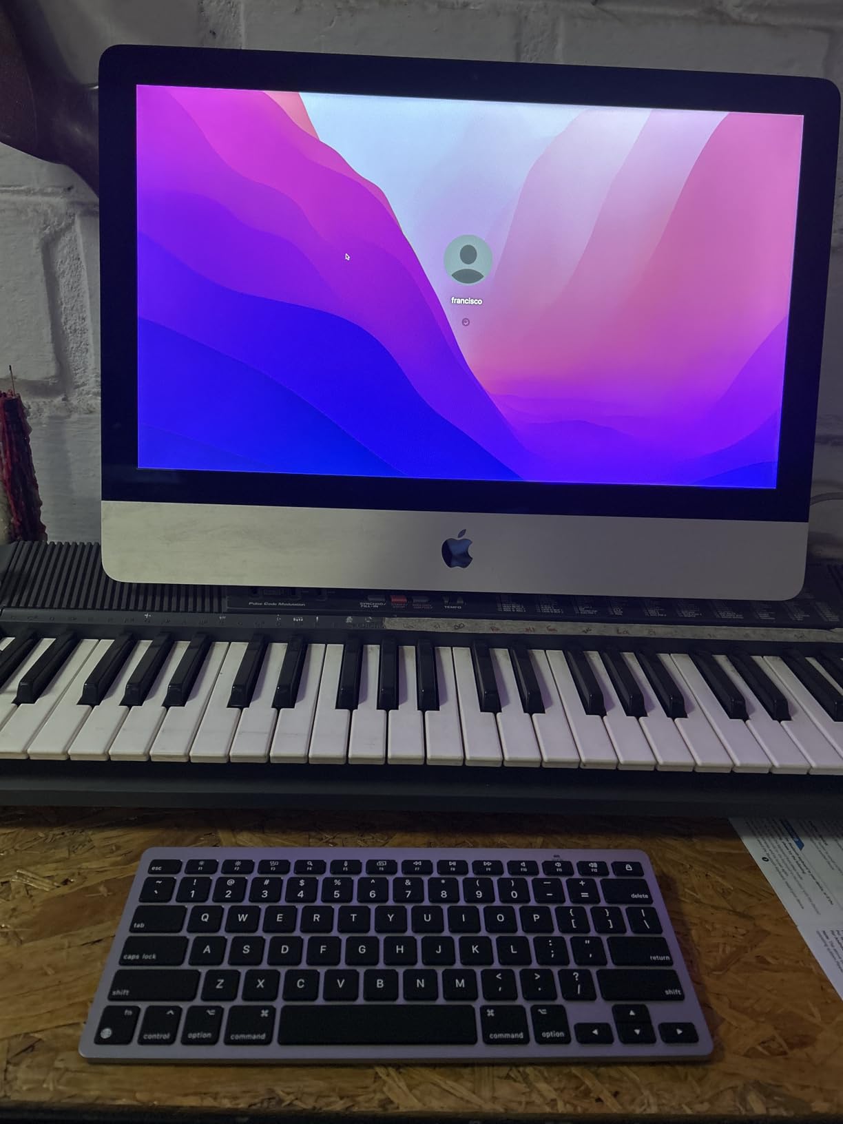 OMOTON Ultra-Slim Wireless Keyboard for Mac (MacOS 10.10+), Compact Size customer photo 1