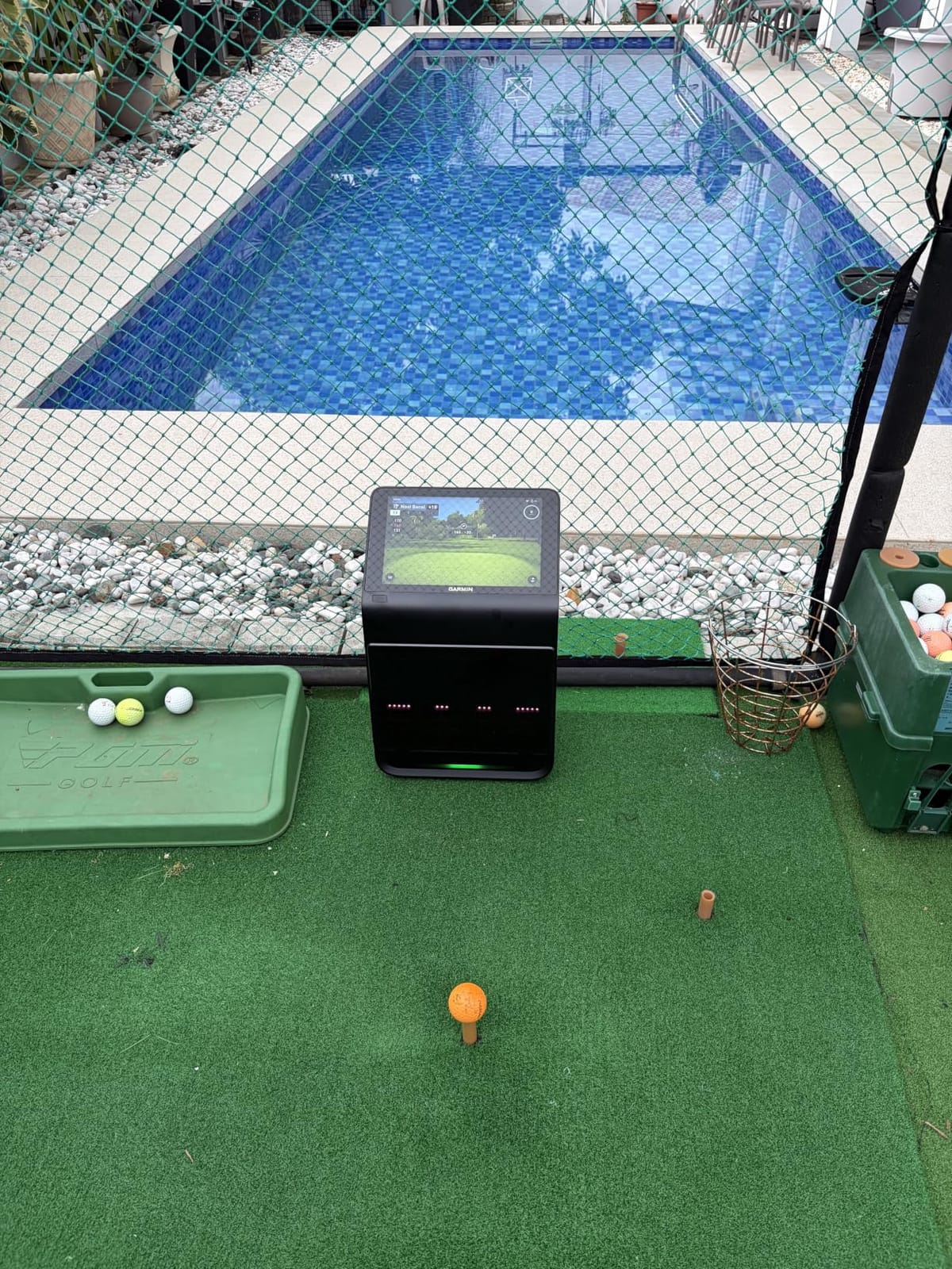Garmin Approach® R50, Premium Golf Launch Monitor & Simulator customer photo 1